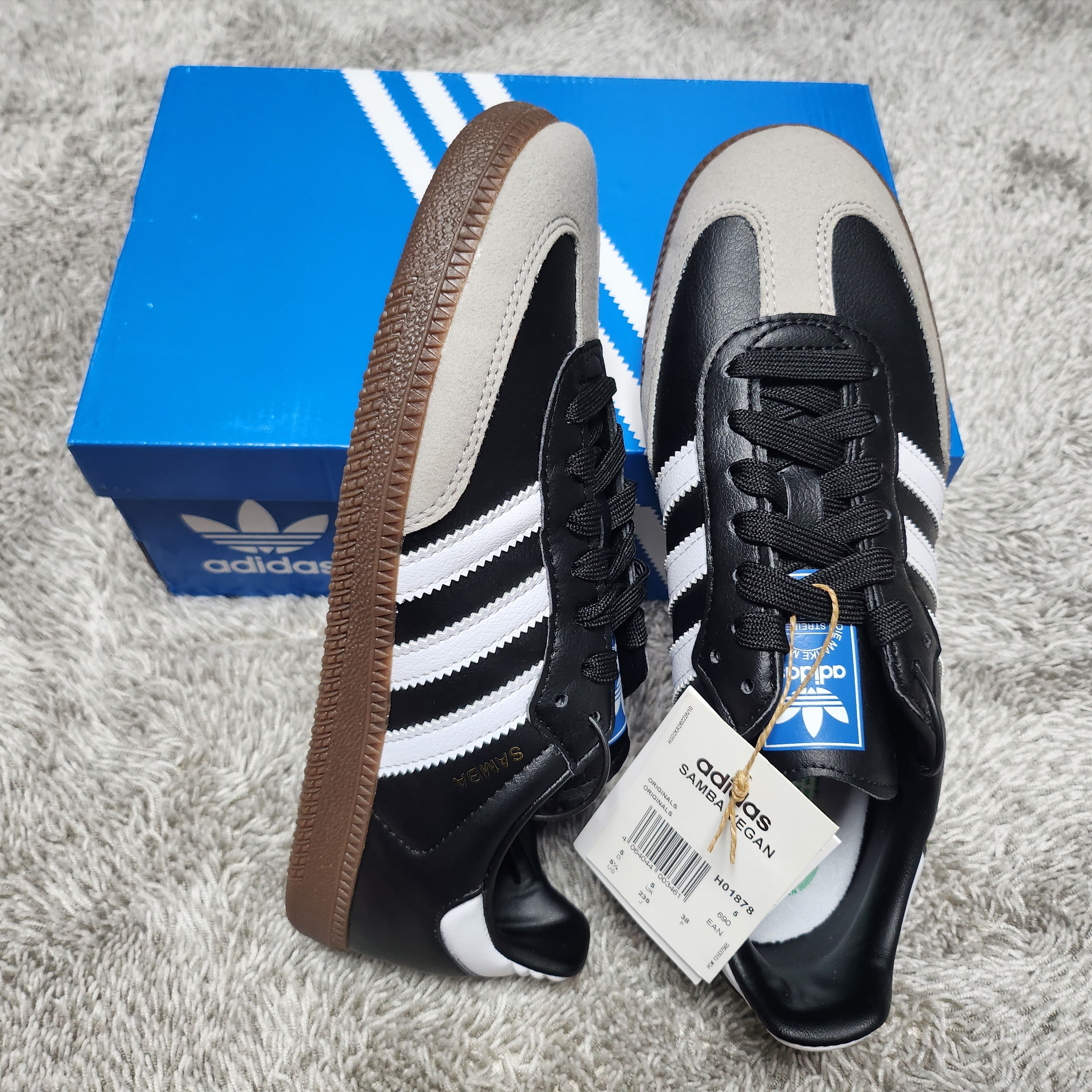 Adidas Samba Vegan Black White 착용 스타일
