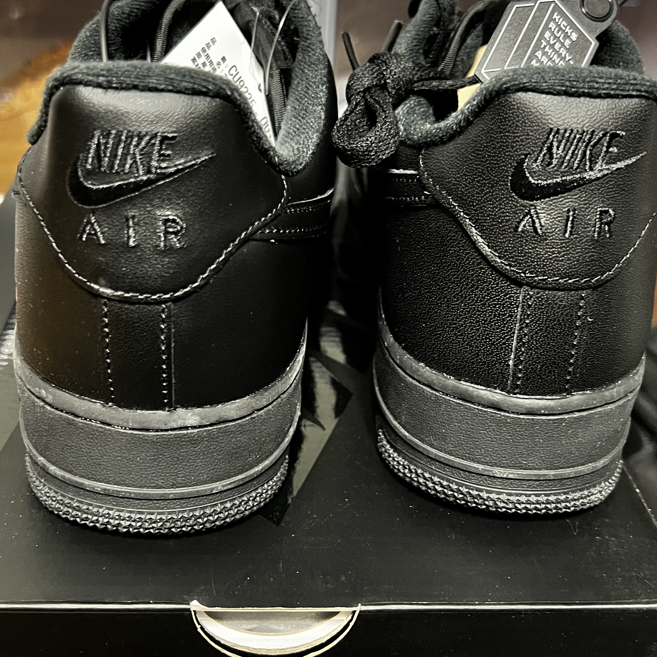 Nike x Supreme Air Force 1 Low Black 착용 스타일 - 2