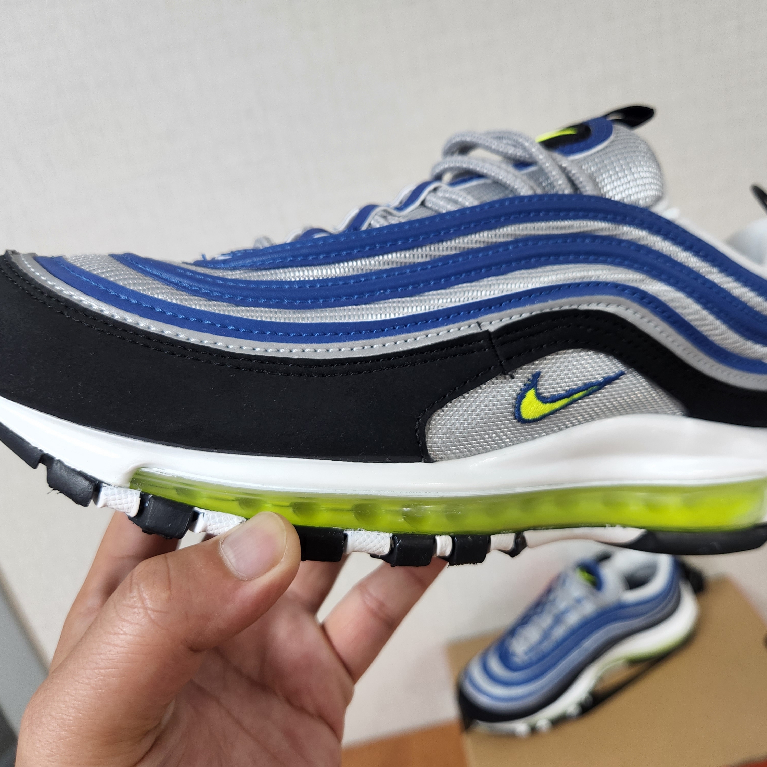 Nike Air Max 97 OG Atlantic Blue and Voltage Yellow 착용 스타일 - 2
