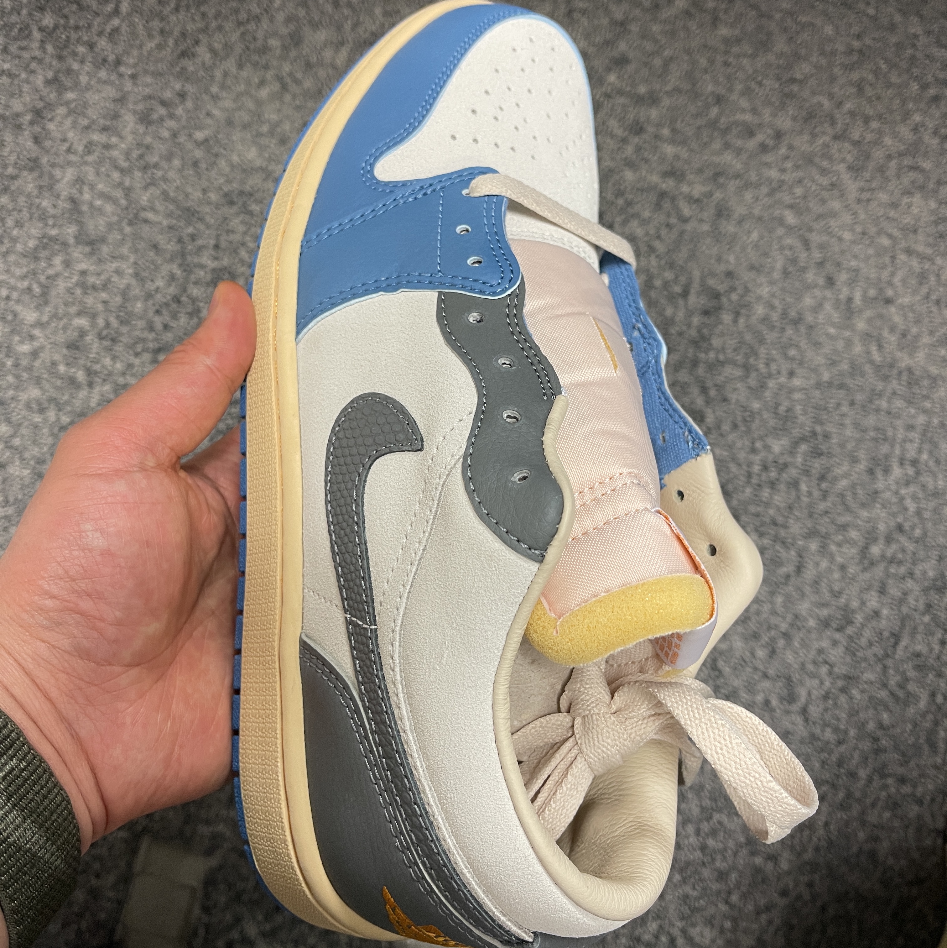 Jordan 1 Low SE Tokyo 96 착용 스타일 - 3