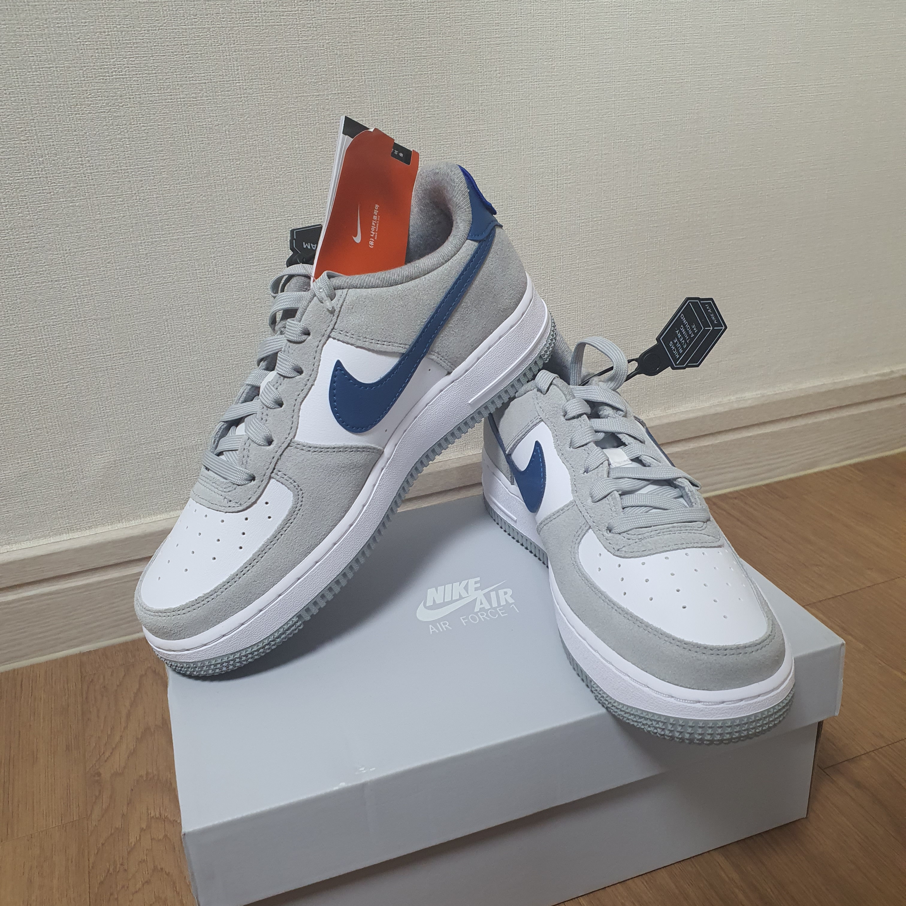 (GS) Nike Air Force 1 LV8 Athletic Club Light Smoke Grey Marina 착용 스타일