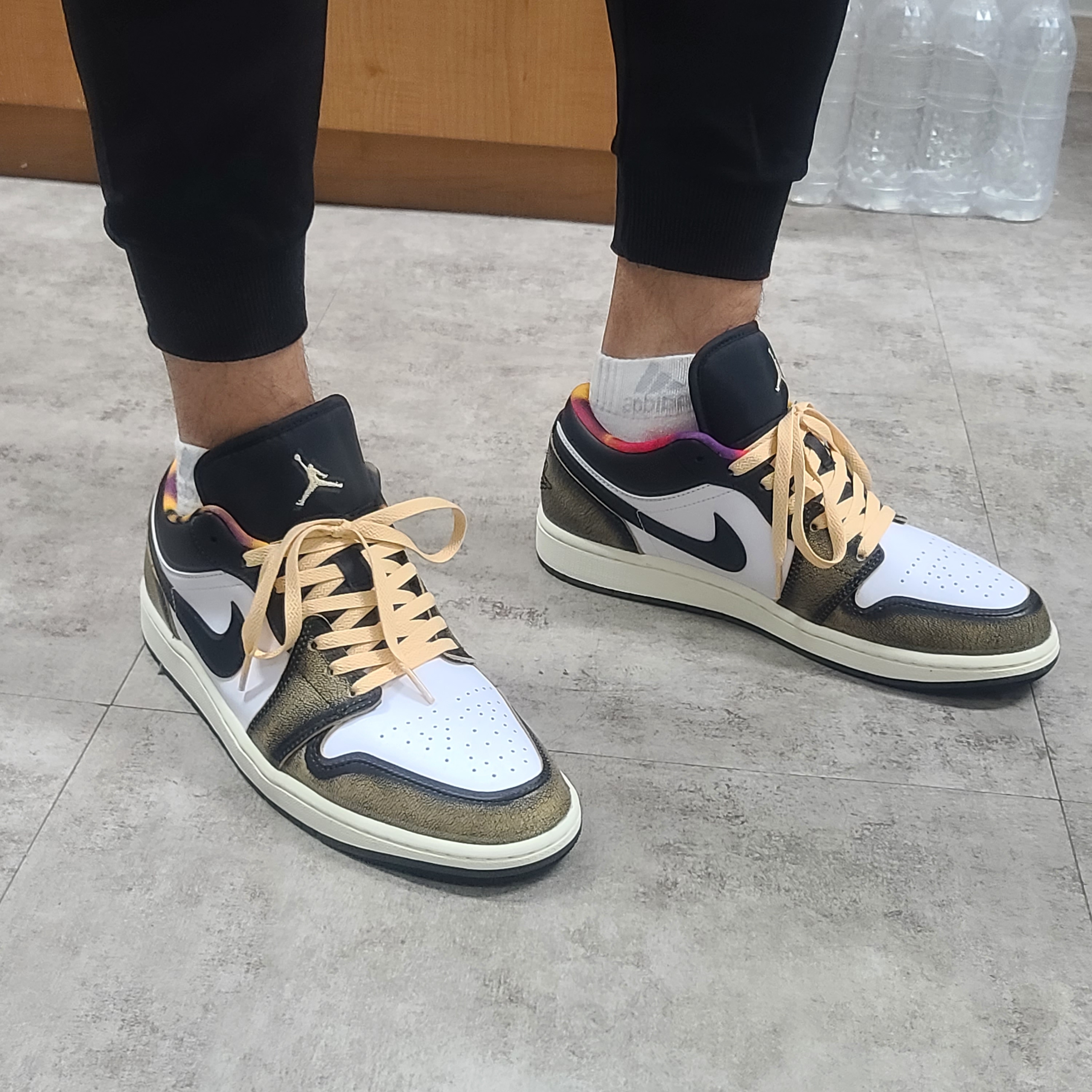 Jordan 1 Low SE Black White Onyx 착용 스타일 - 1