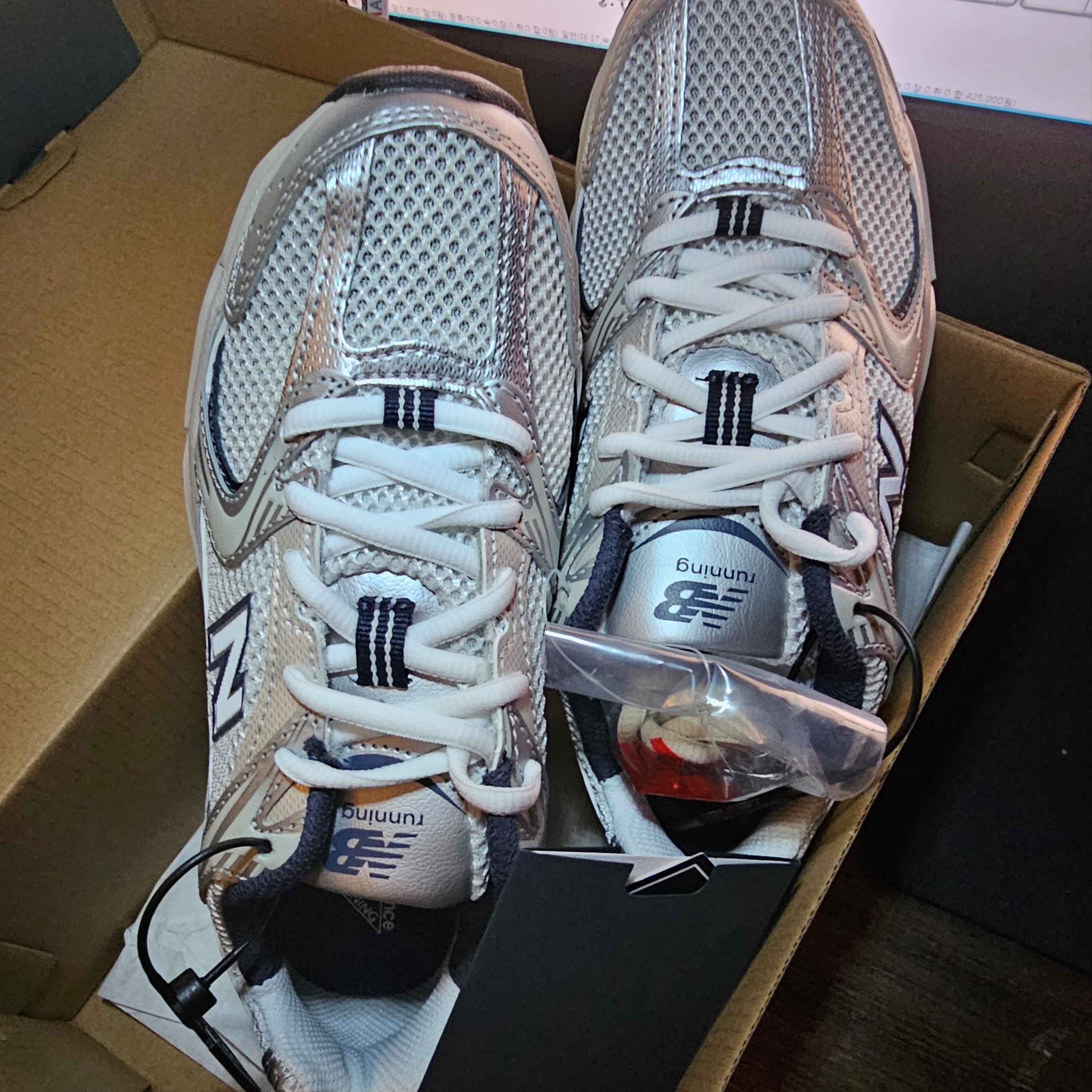 New Balance 530 Steel Grey 착용 스타일 - 4
