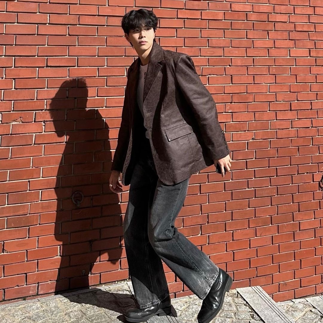 Millo Archive Reflect Curved Pants Washed Black 착용 스타일 - 3