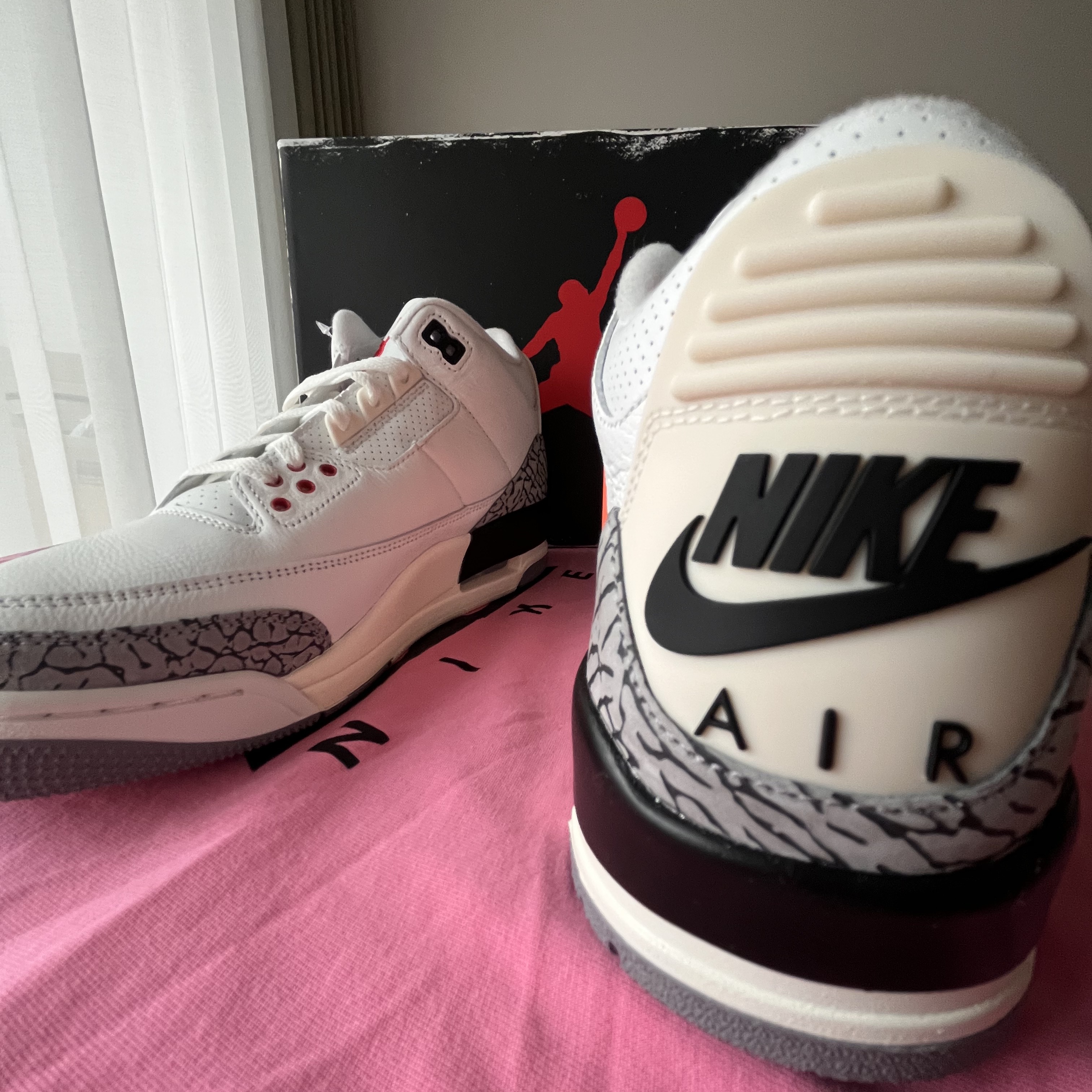 Jordan 3 Retro White Cement Reimagined, Nike ACG Long Sleeve Logo T-Shirt Lotus Pink - US/EU 착용 스타일