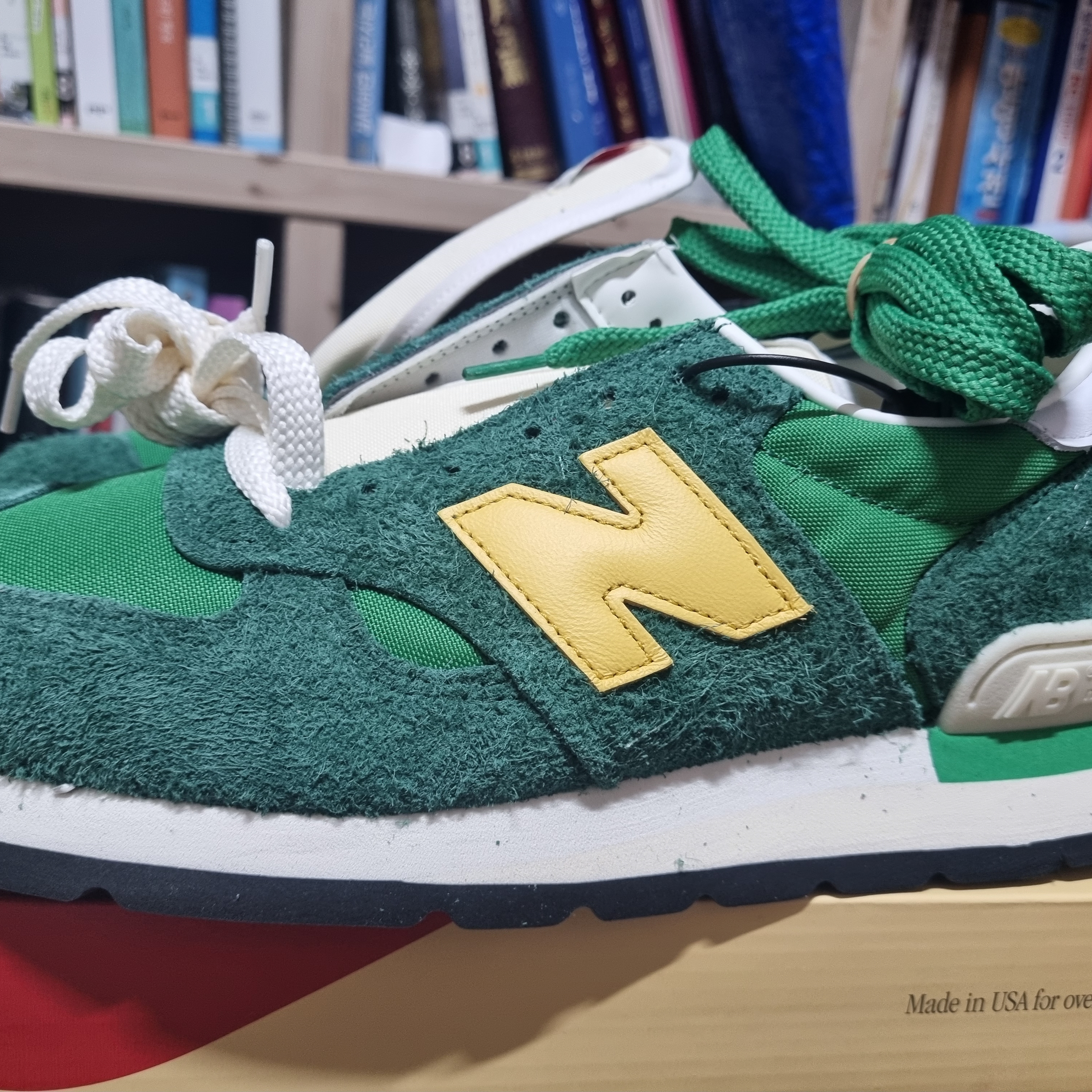 New Balance 990v1 Made in USA Green Gold 착용 스타일 - 2