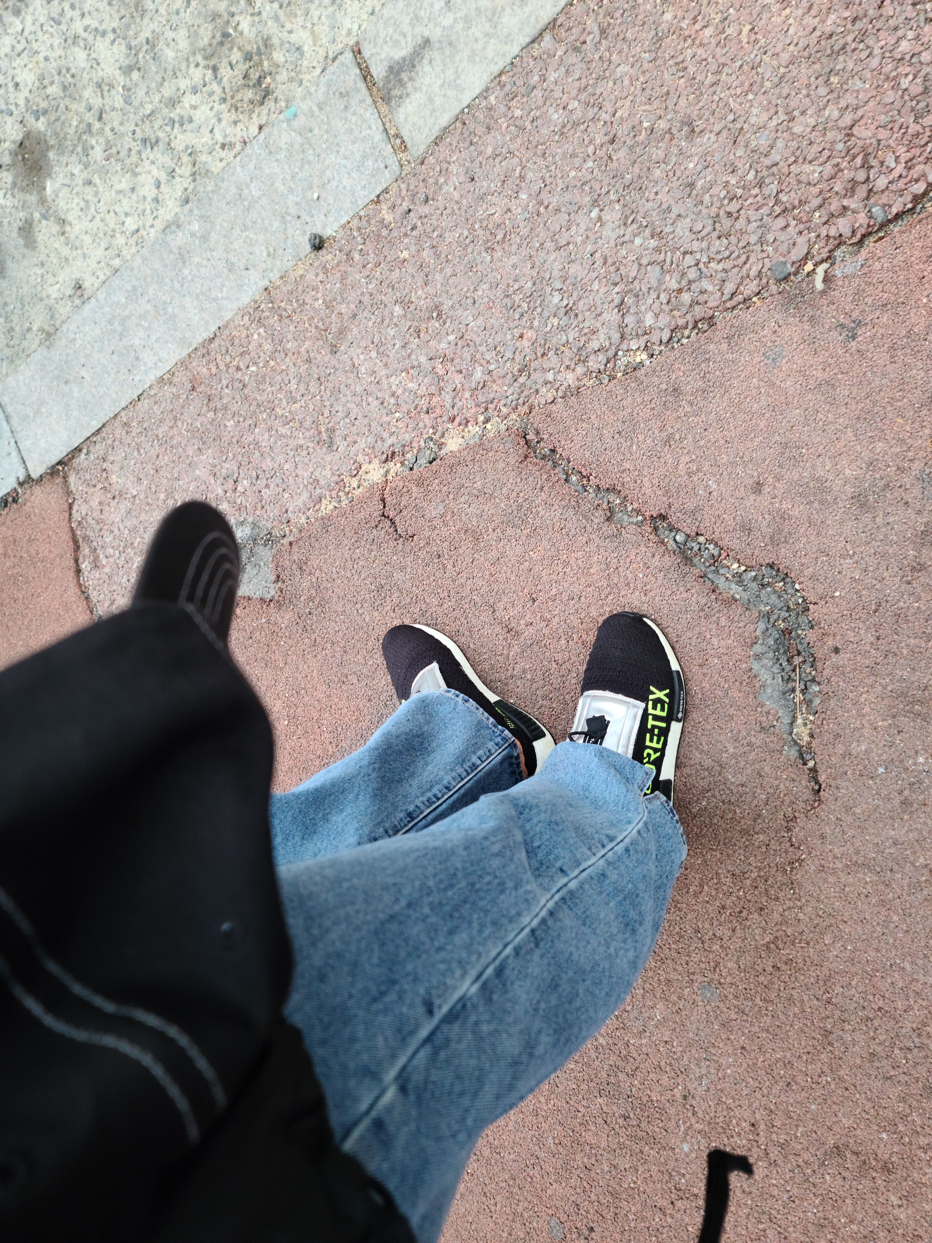Adidas NMD TS1 Gore-Tex Triple Black 착용 스타일