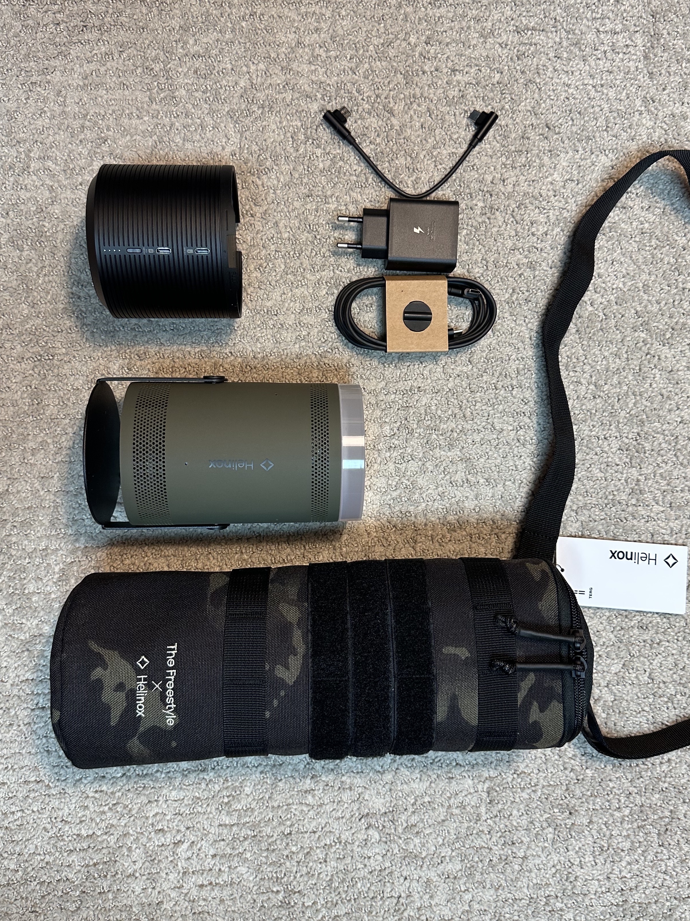 Samsung x Helinox The Freestyle Special Edition Package Dark Olive Green (Korean Ver.) 착용 스타일 - 3