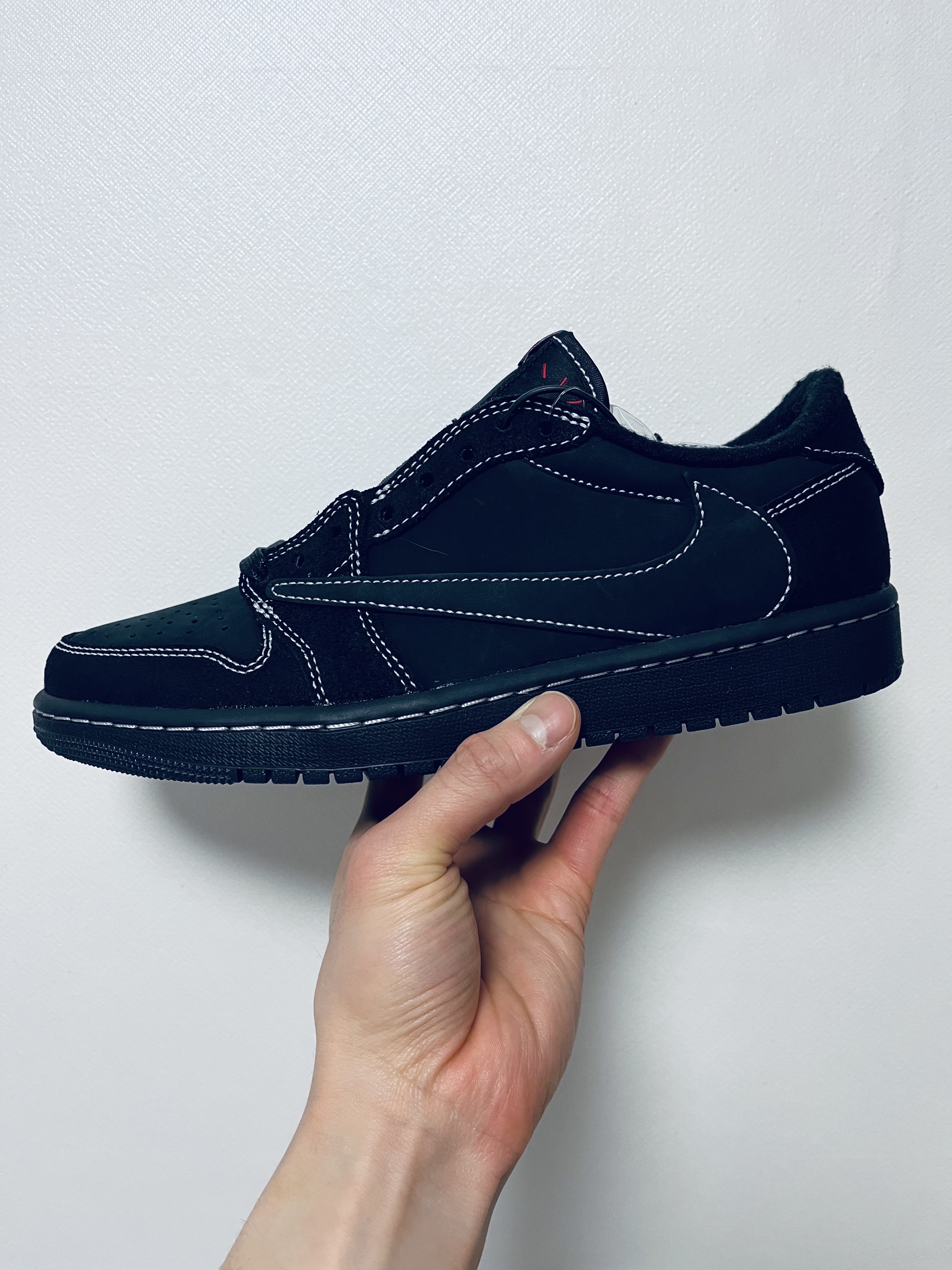 Jordan 1 x Travis Scott Retro Low OG SP Black Phantom 착용 스타일