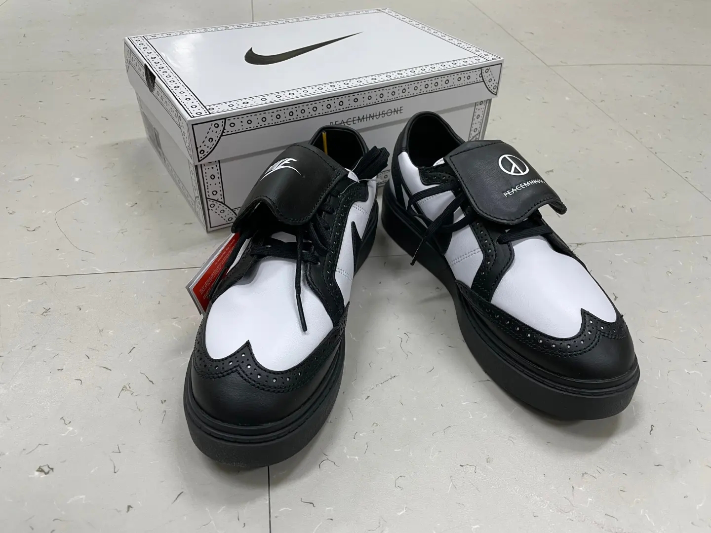 Nike x Peaceminusone Kwondo1 Black and White 착용 스타일 - 2