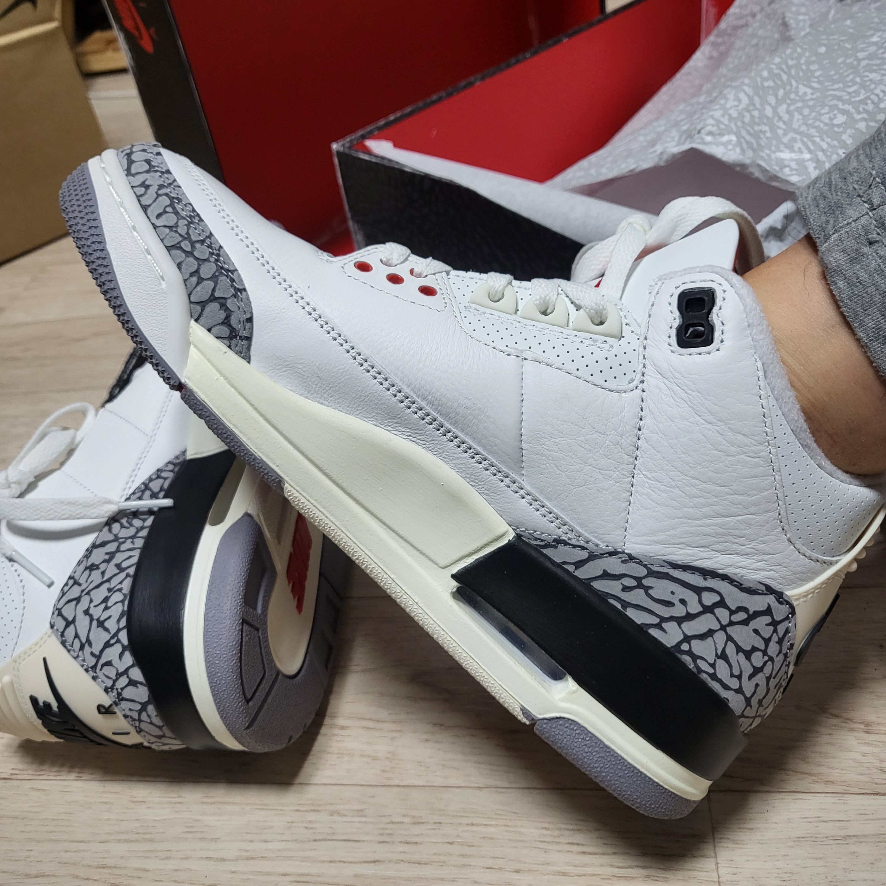 Jordan 3 Retro White Cement Reimagined, Jordan 1 High 85 Black White 착용 스타일 - 1