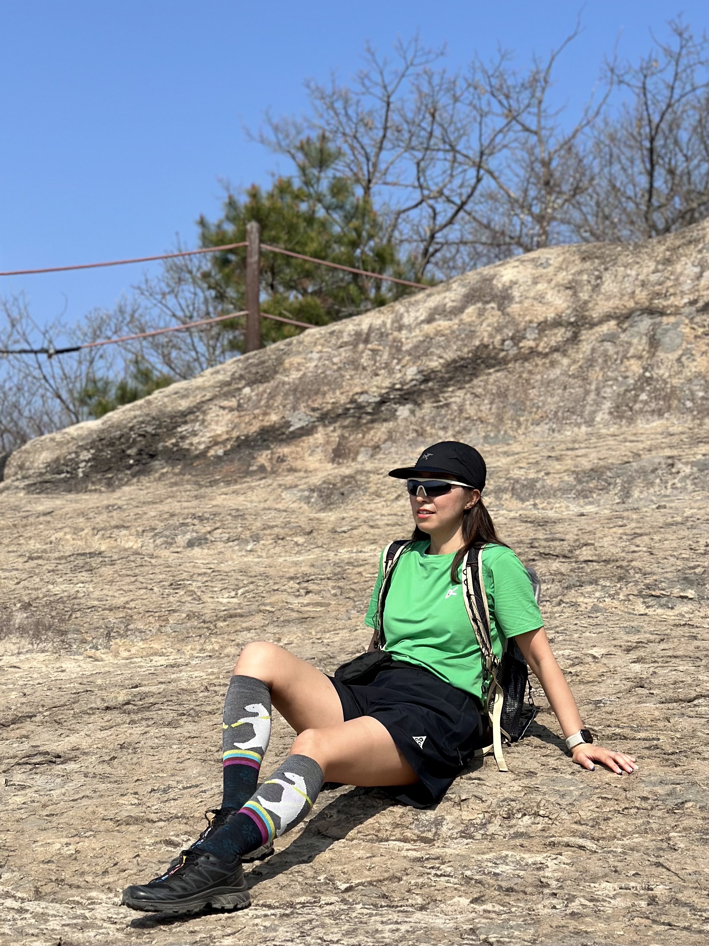 Arc'teryx Norvan Cap Black, (W) Nike ACG Oversized Shorts Black - Asia 착용 스타일 - 2