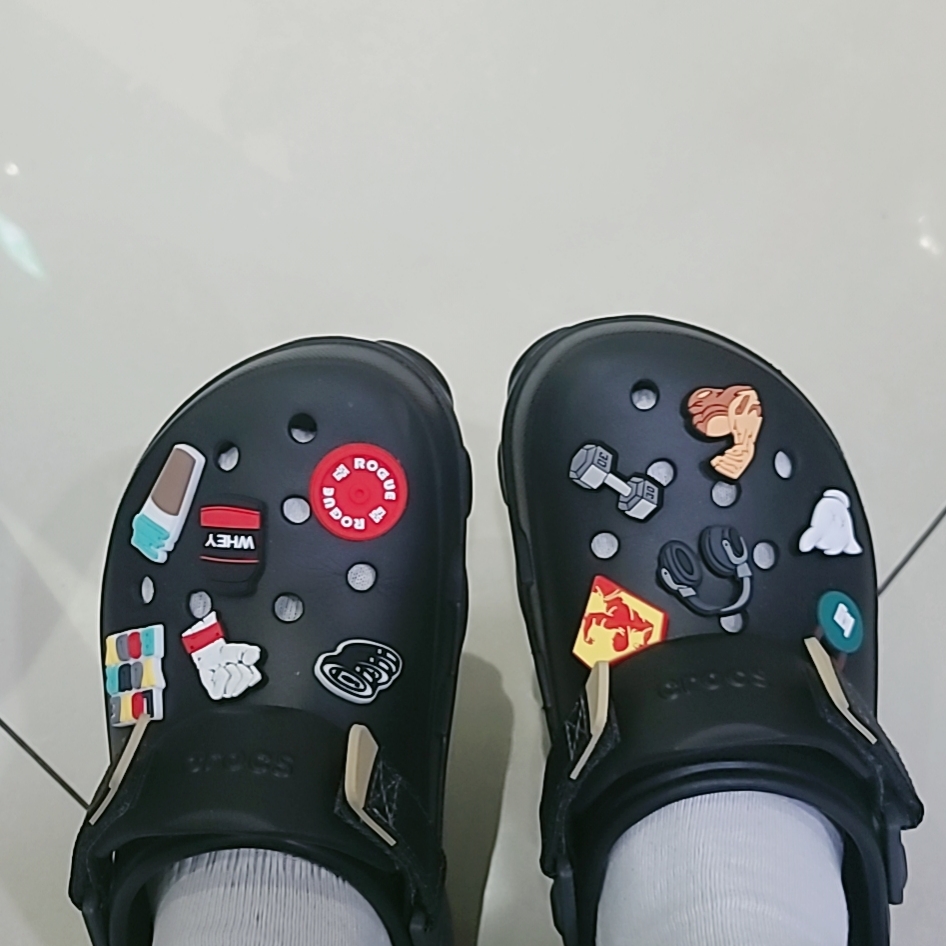 Crocs All Terrain Clog Black 착용 스타일