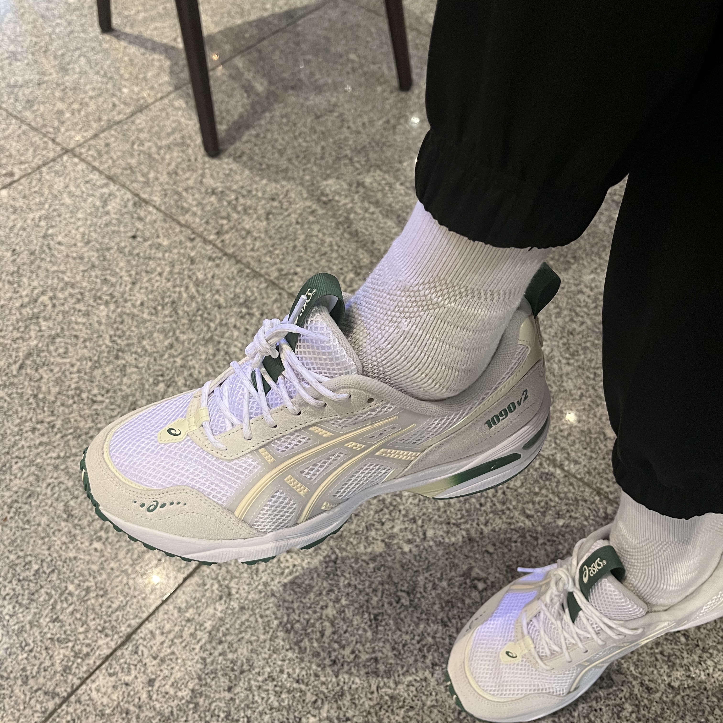 (W) Asics Gel-1090 V2 White Glacier Grey 착용 스타일 - 1