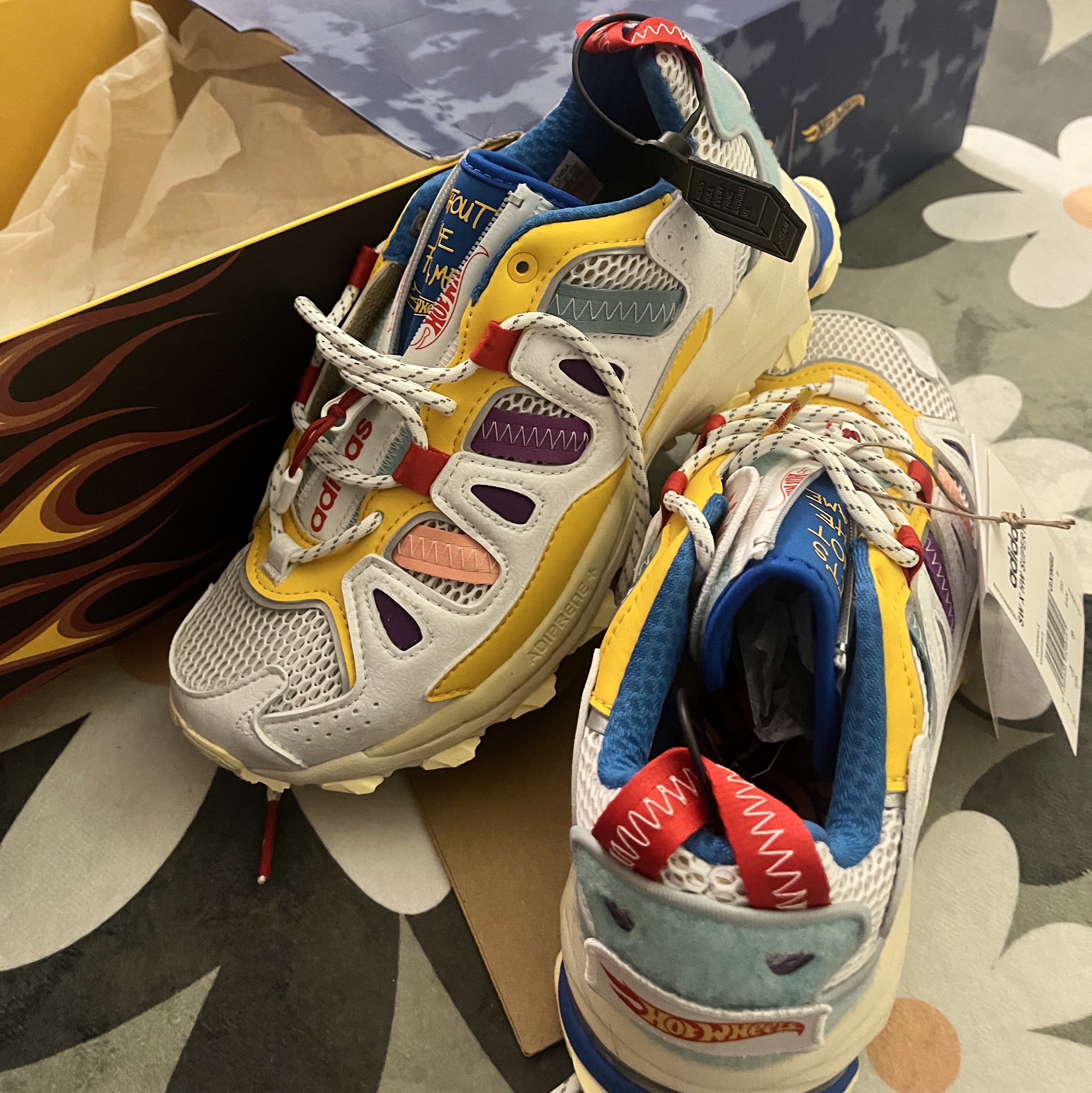 Adidas x Sean Wotherspoon x Hot Wheels Superturf Adventure White Bold Gold 착용 스타일 - 1