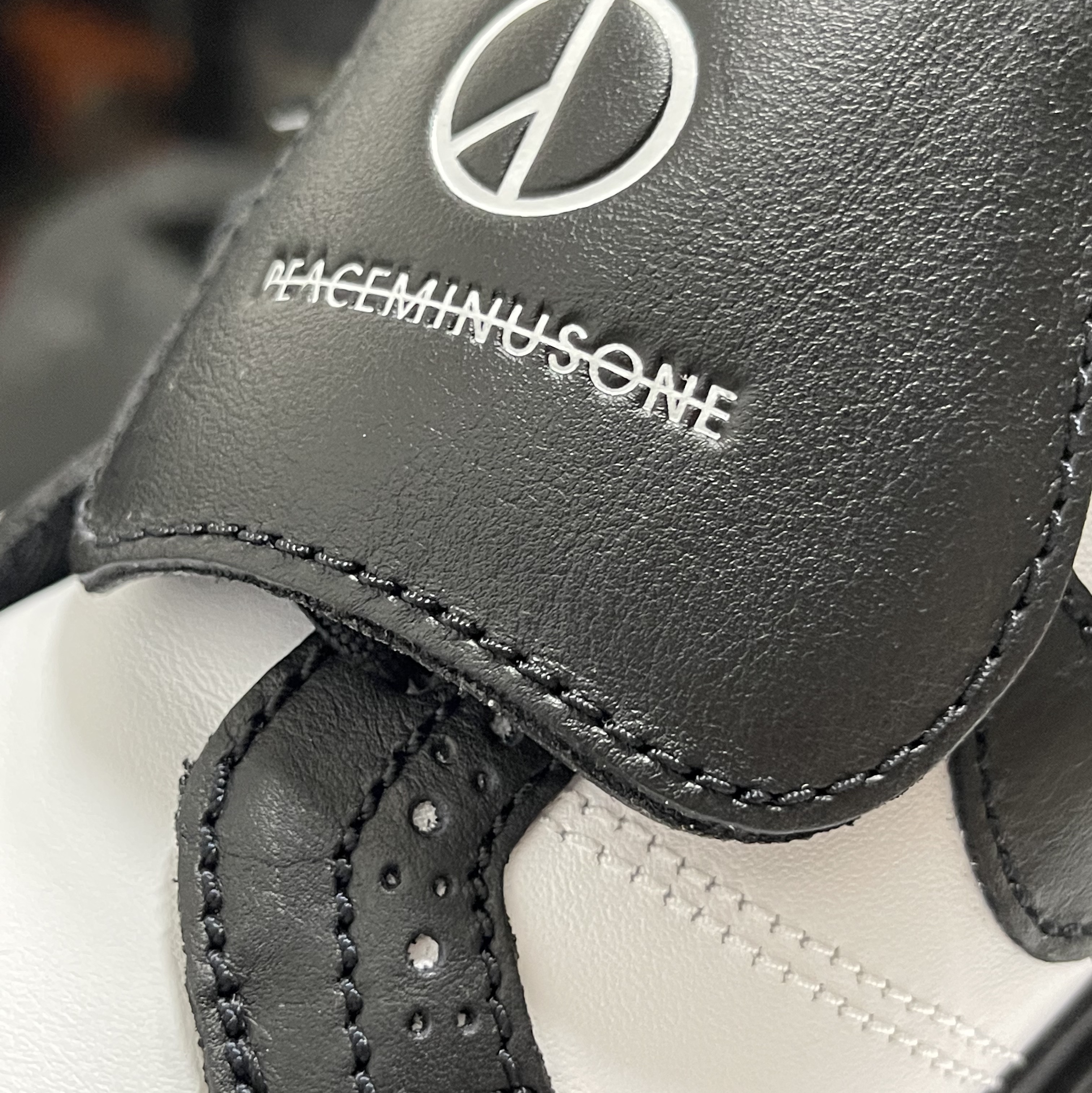 Nike x Peaceminusone Kwondo1 Black and White 착용 스타일 - 3