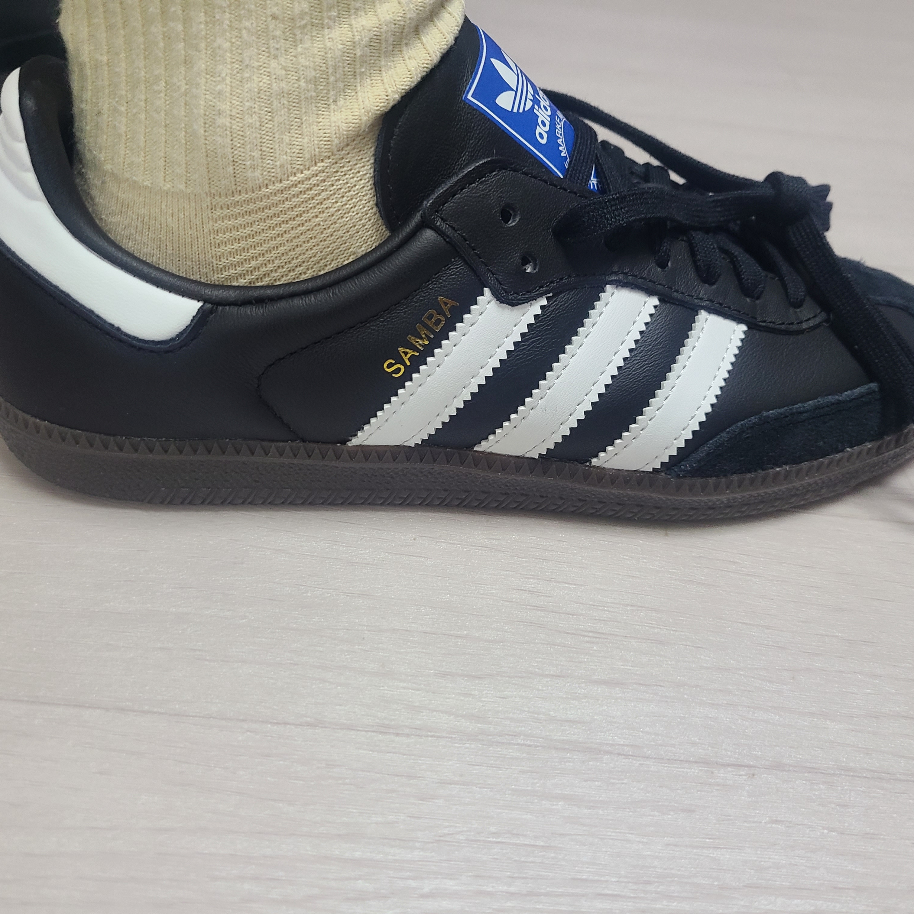 Adidas Samba OG Black White Gum 착용 스타일