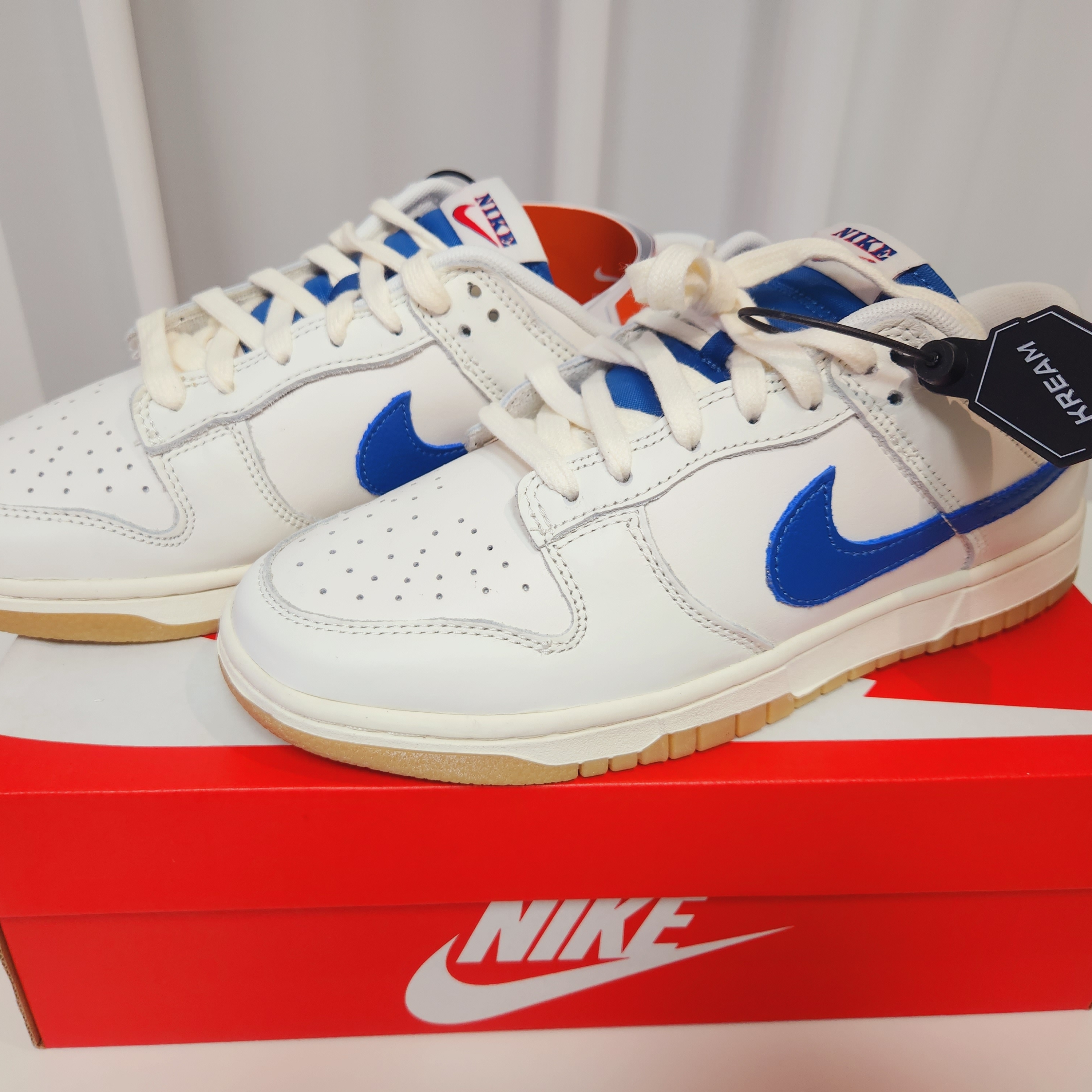 Nike Dunk Low SE Sail Dark Marina Blue 착용 스타일