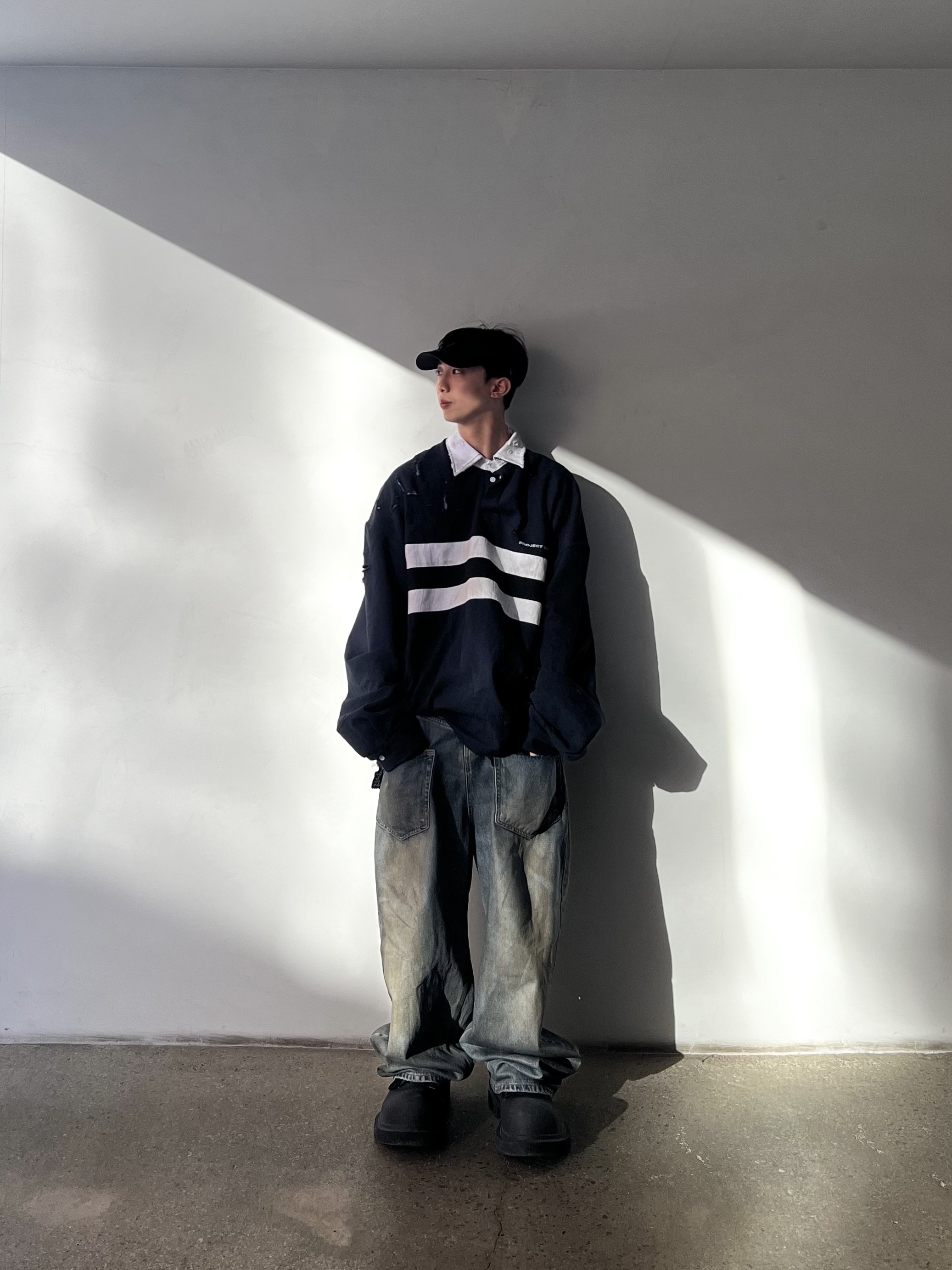 Project G/R Bullied Polo Shirts Navy, Project G/R Coated Backward Denim Pants Blue 착용 스타일 - 3