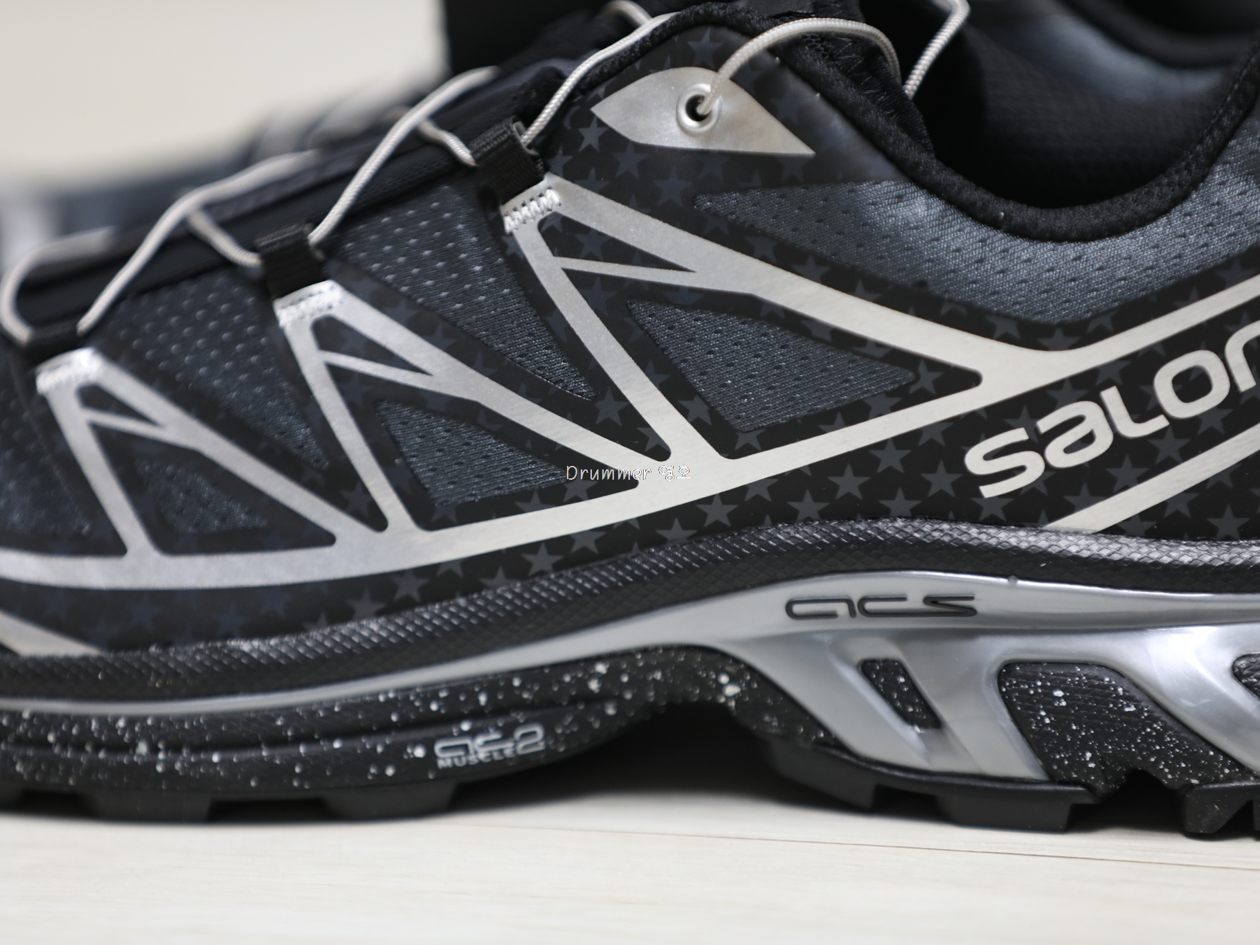 Salomon x Atmos XT-6 Black Silver 착용 스타일 - 2