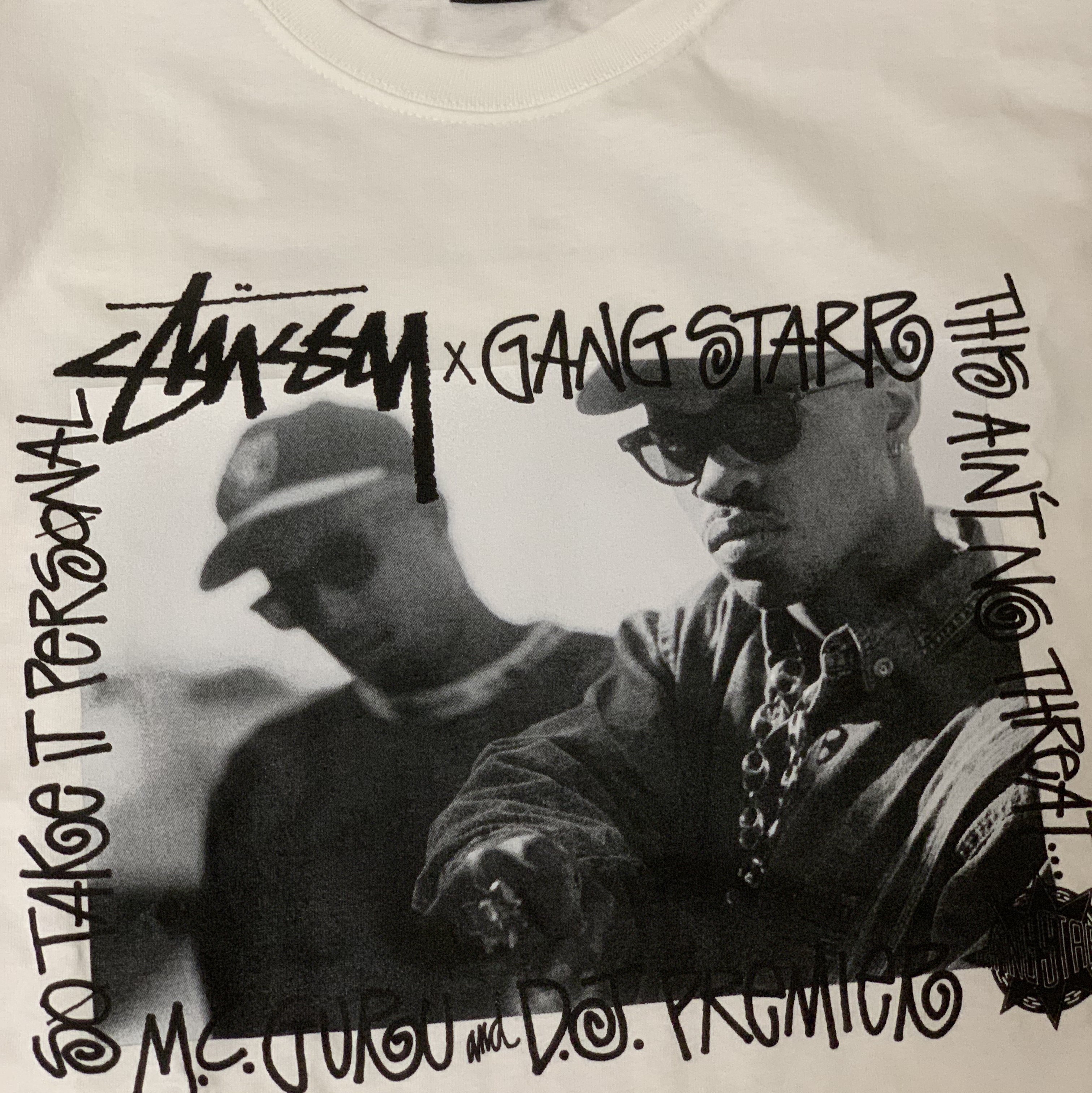 Stussy x Gang Starr Take It Personal T-Shirt White 착용 스타일 - 1