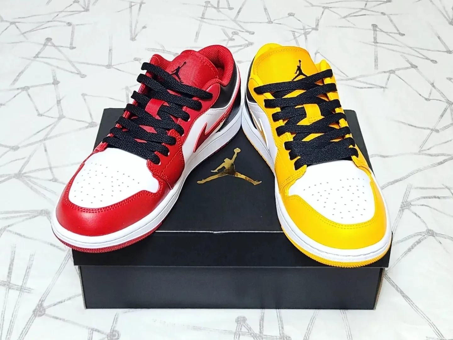 Jordan 1 Low Taxi, Jordan 1 Low White Gym Red Black 착용 스타일 - 3