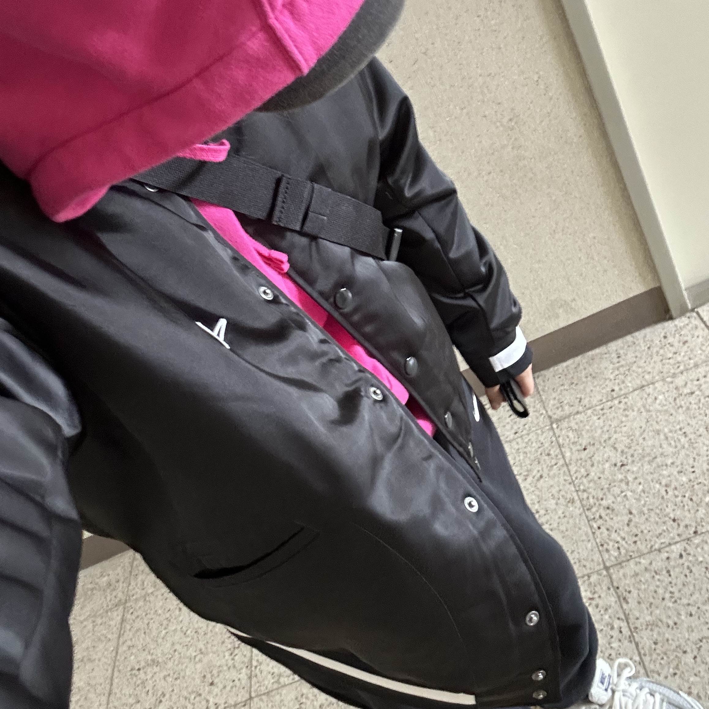 Nike NSW Authentics Varsity Jacket Black - Asia, (W) Nike Zoom Vomero 5 Photon Dust and Metallic Silver 착용 스타일 - 3