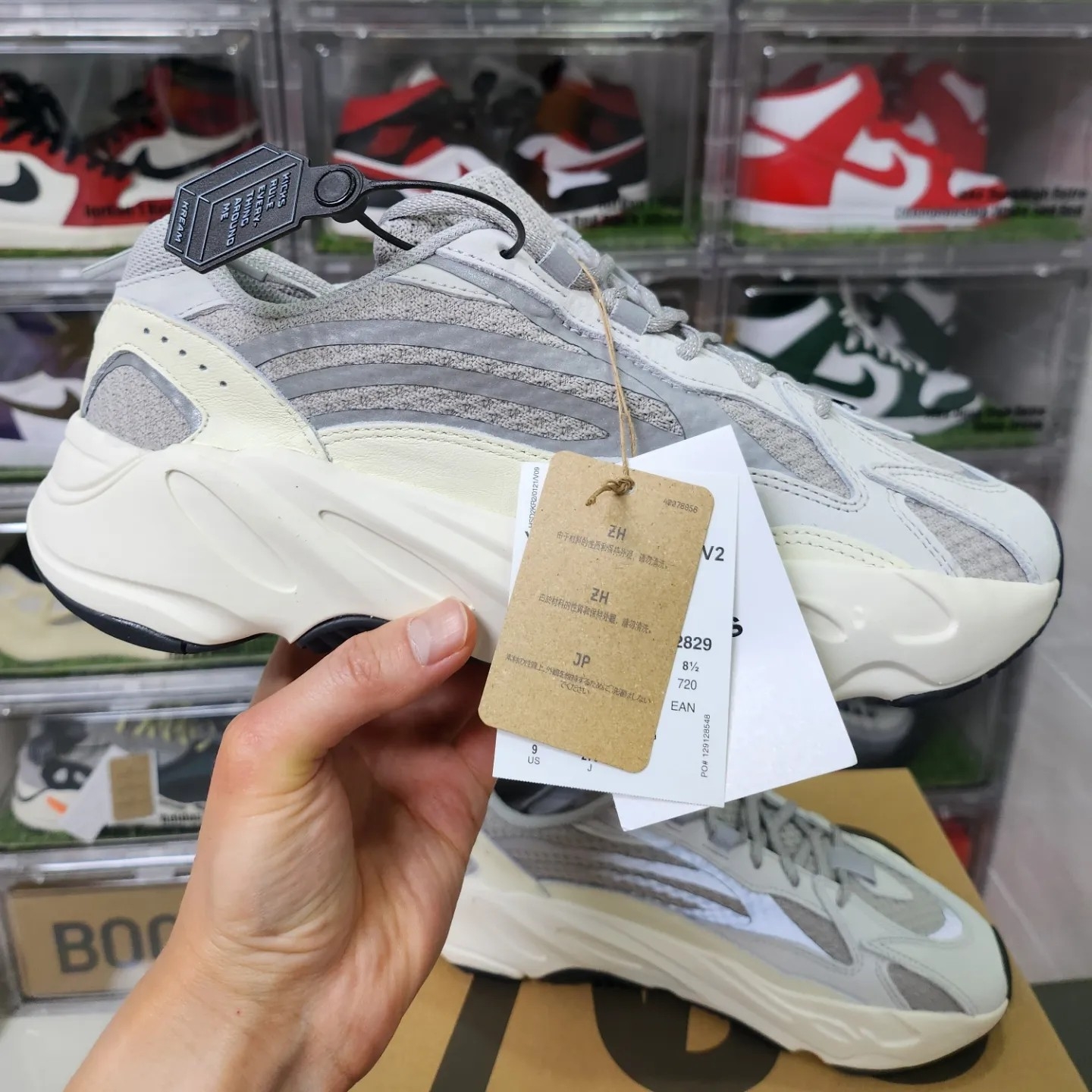 Adidas Yeezy Boost 700 V2 Static 2022 착용 스타일 - 2