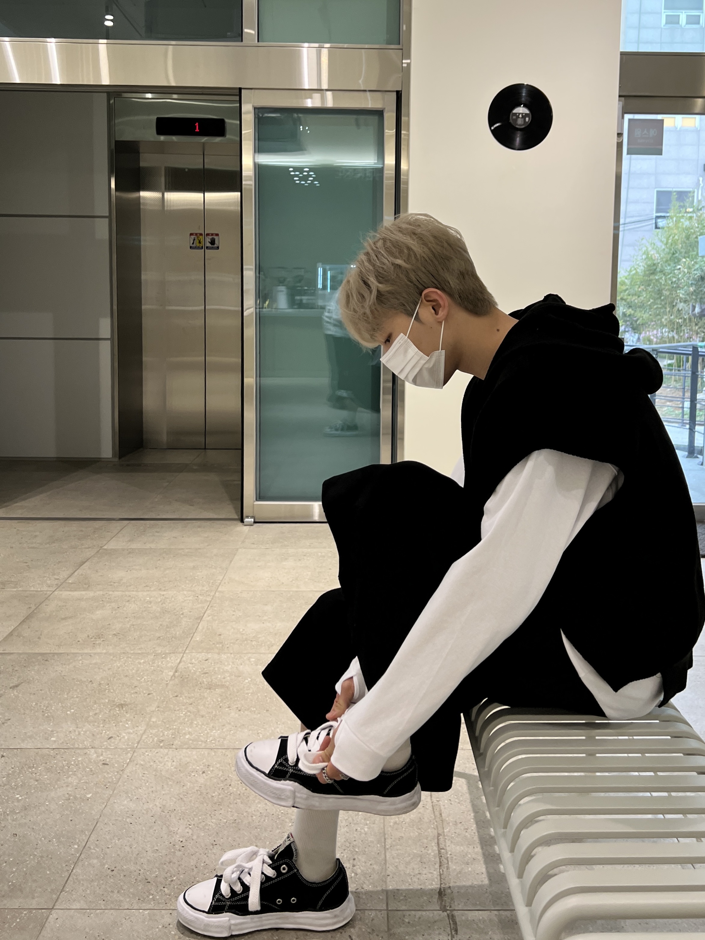 Maison Mihara Yasuhiro Peterson OG Sole Canvas Low Sneakers Black 착용 스타일 - 5