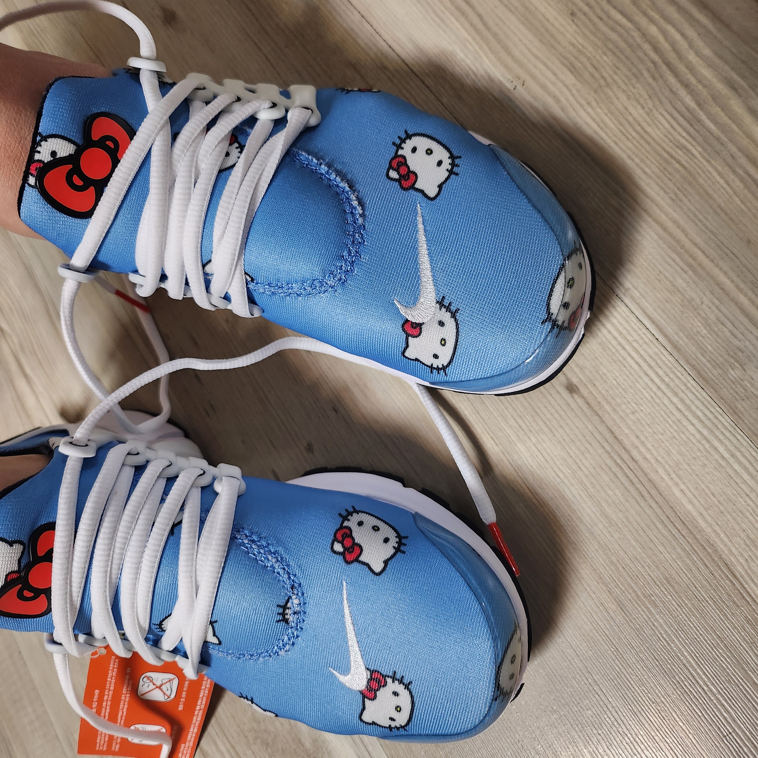 Nike x Hello Kitty Air Presto University Blue 착용 스타일 - 3