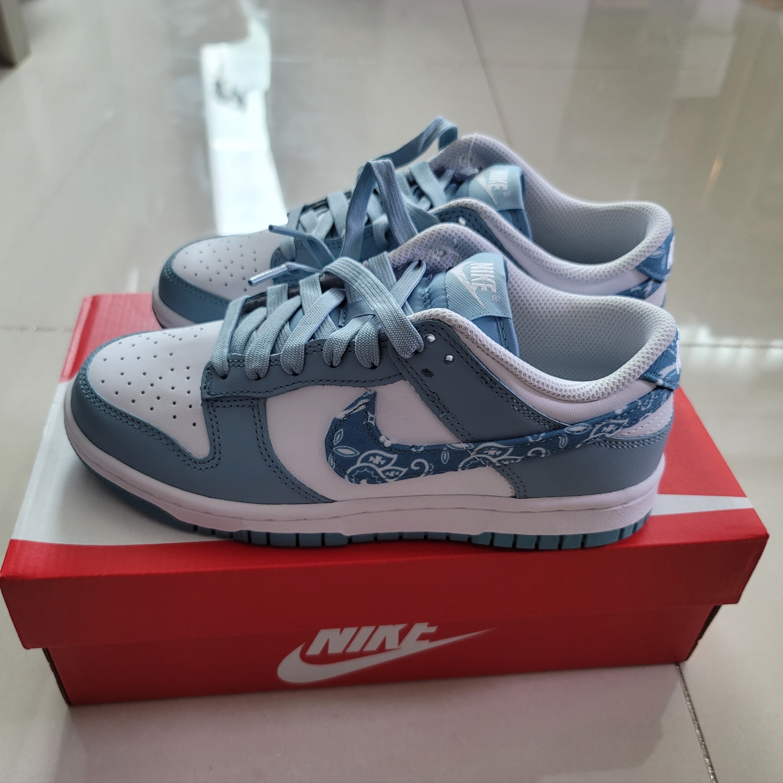 (W) Nike Dunk Low Essential Blue Paisley 착용 스타일 - 2