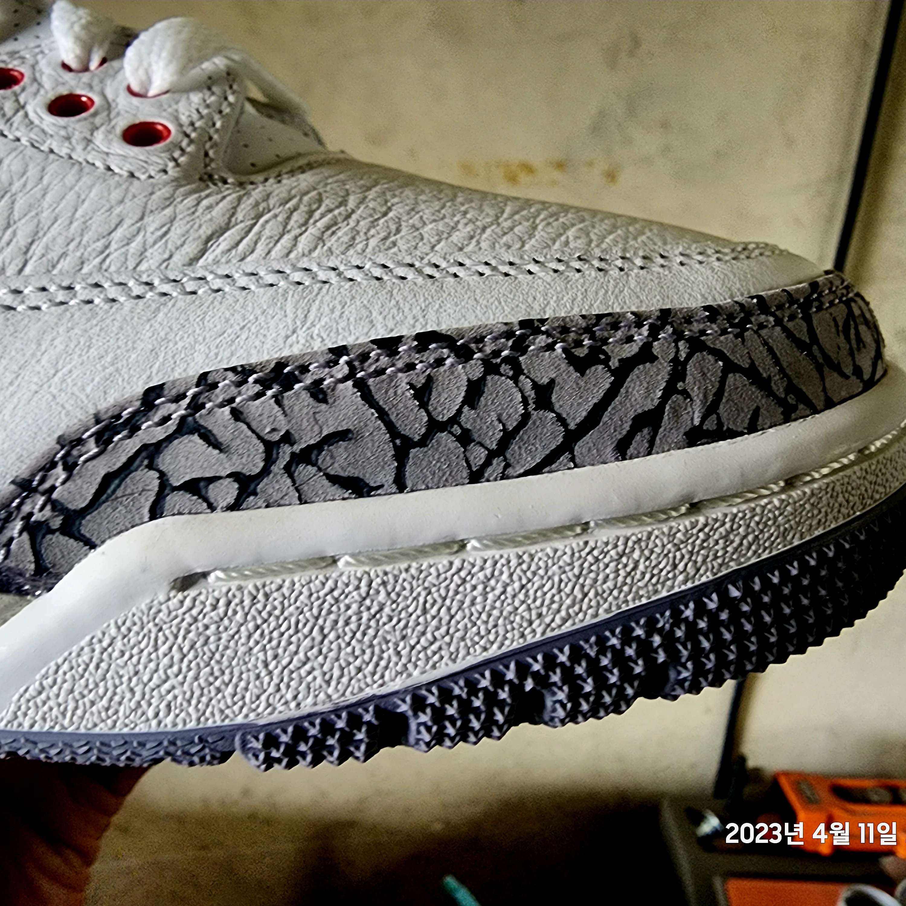 Jordan 3 Retro White Cement Reimagined 착용 스타일 - 3