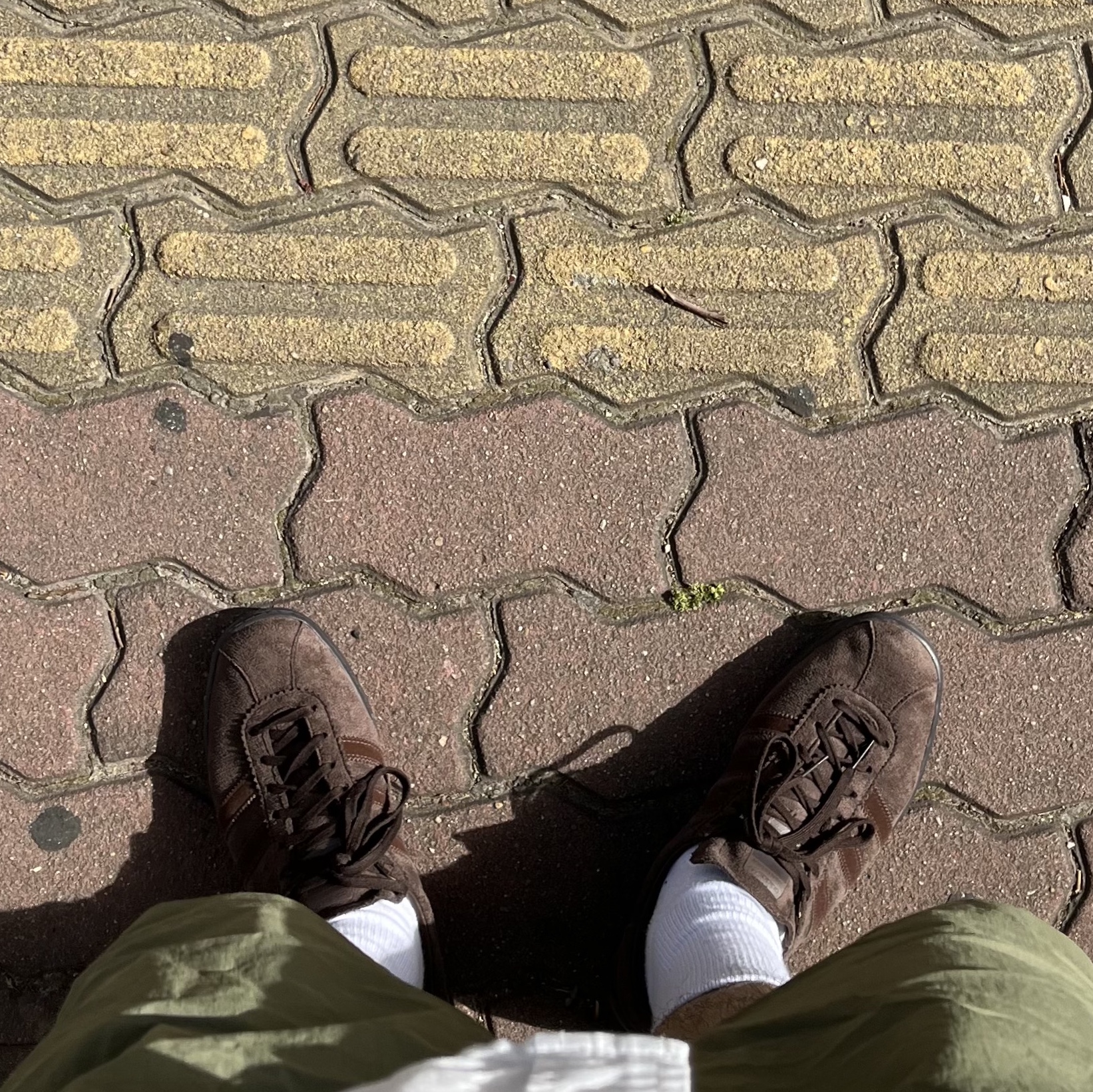 Adidas Tobacco Gruen Dark Brown 착용 스타일