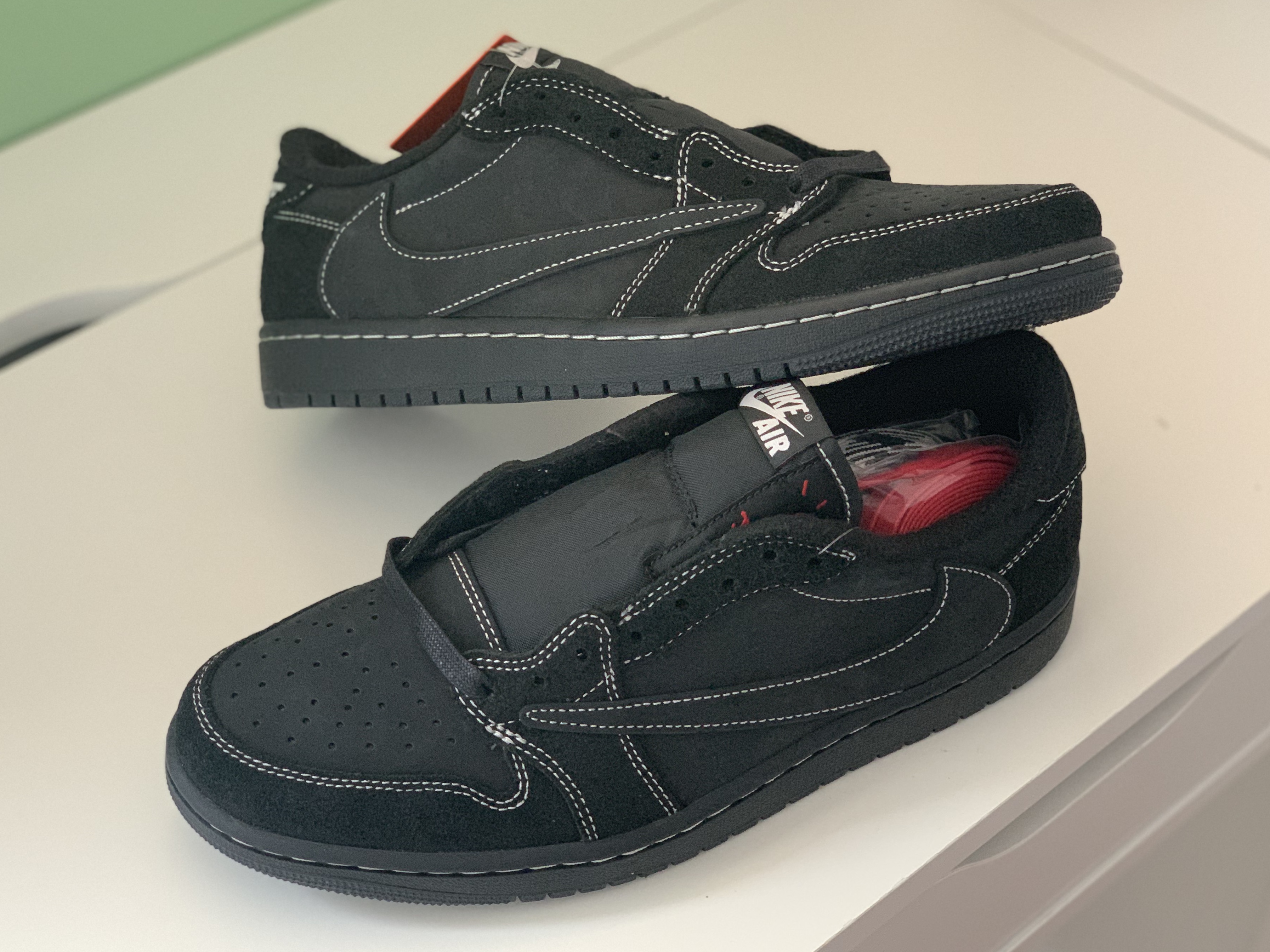 Jordan 1 x Travis Scott Retro Low OG SP Black Phantom 착용 스타일