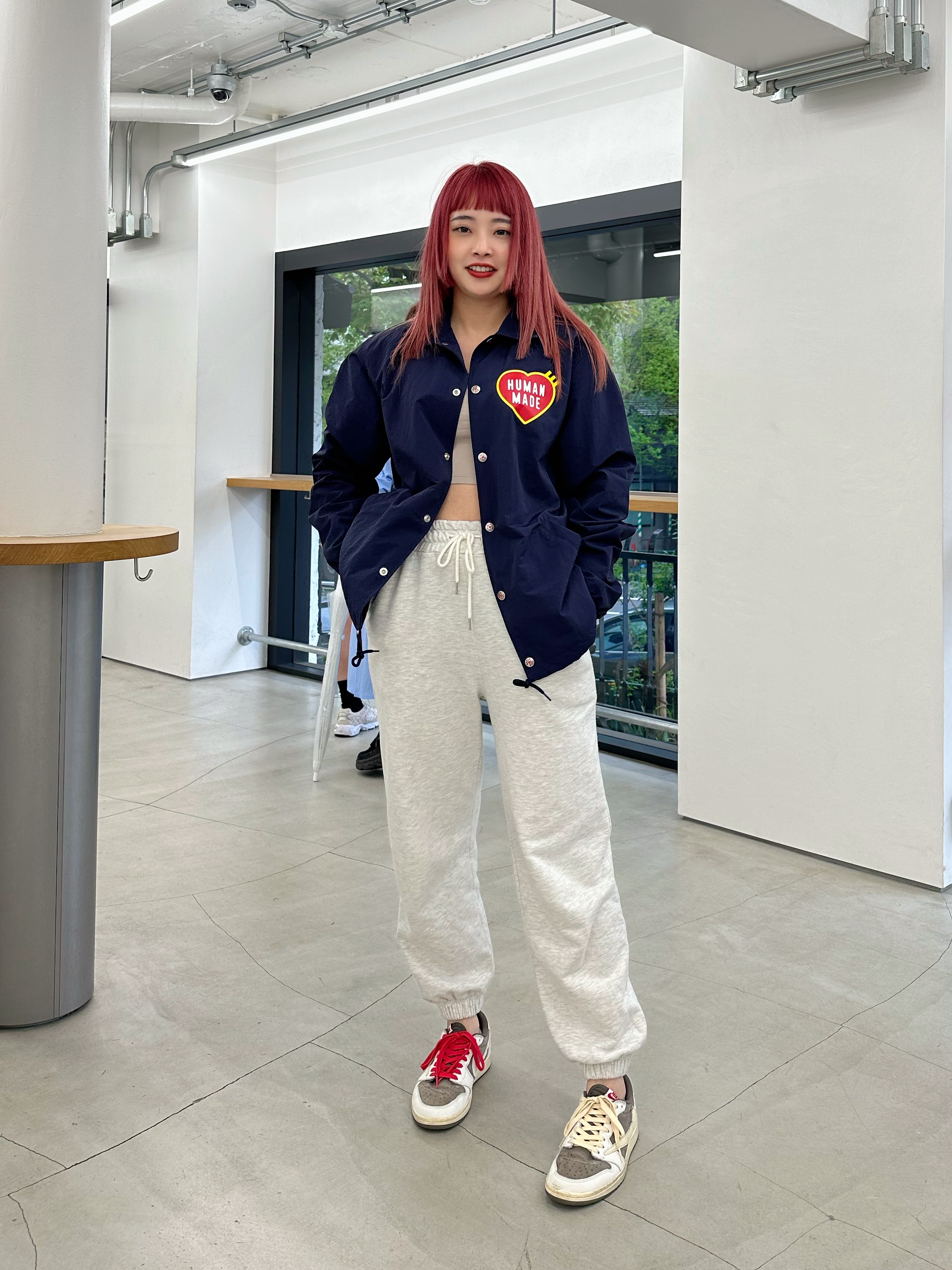 Human Made Coach Jacket Navy, Jordan 1 x Travis Scott Retro Low OG SP Sail and Ridgerock 착용 스타일 - 3