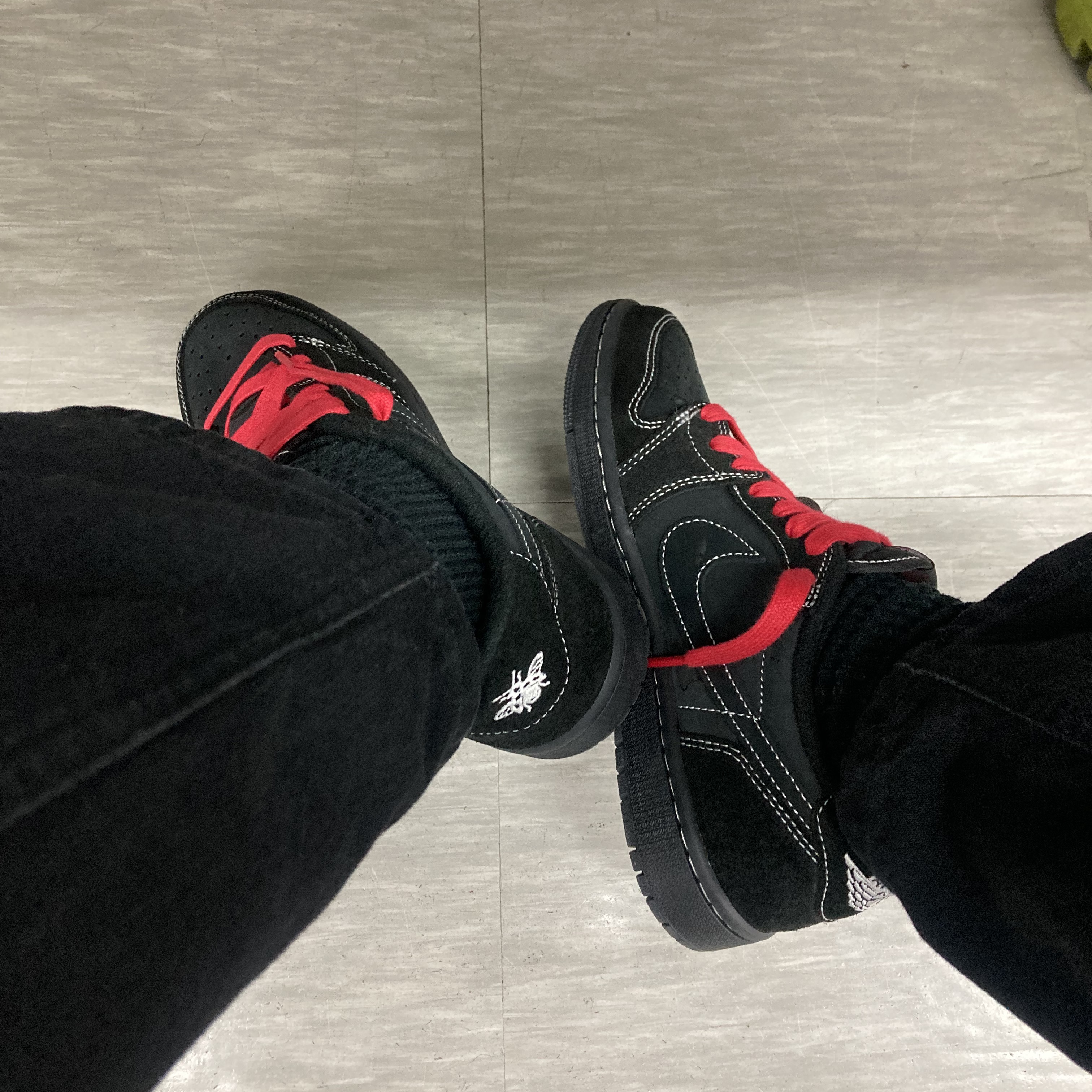 Jordan 1 x Travis Scott Retro Low OG SP Black Phantom 착용 스타일 - 1