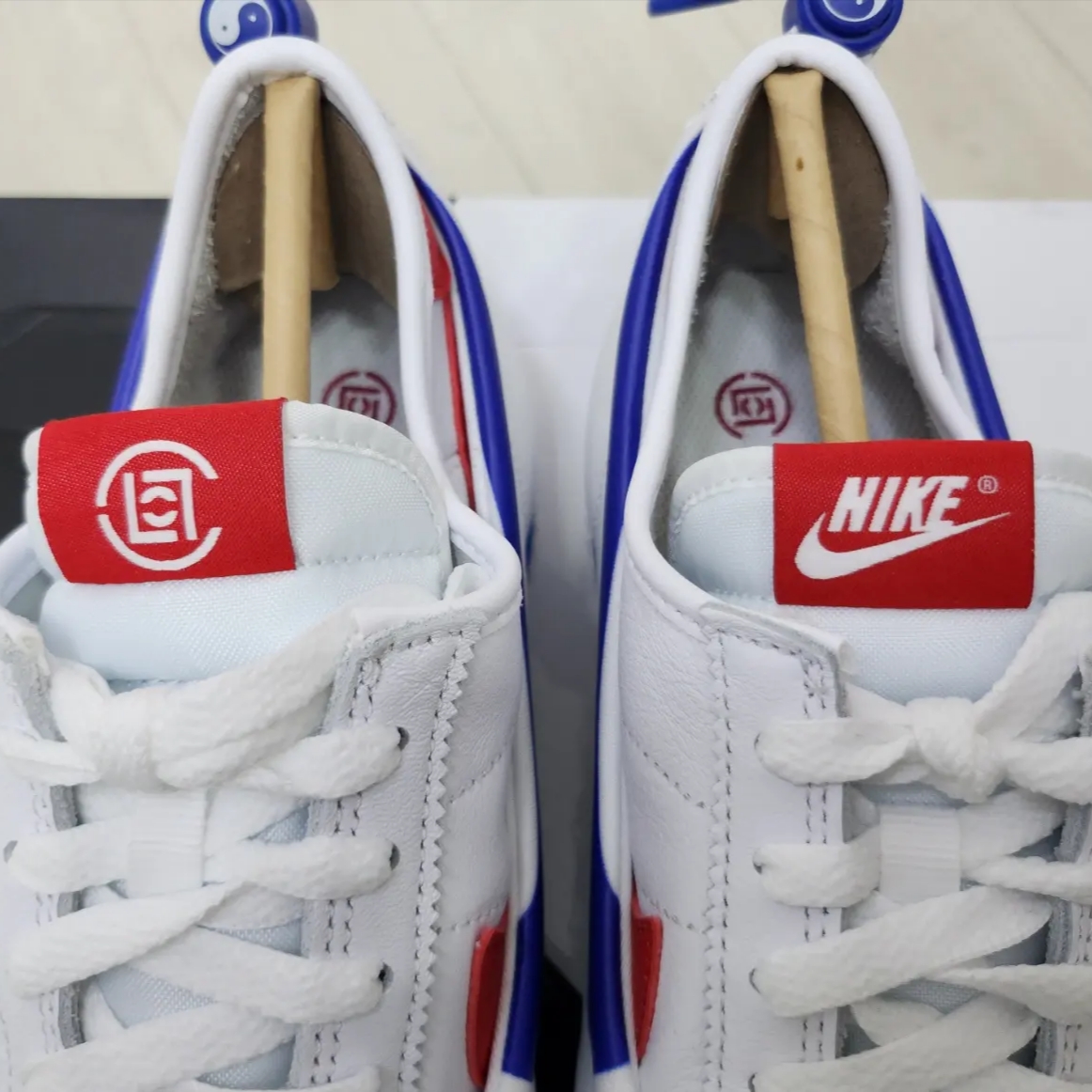 Nike x Clot Cortez SP White and Game Royal 착용 스타일 - 4