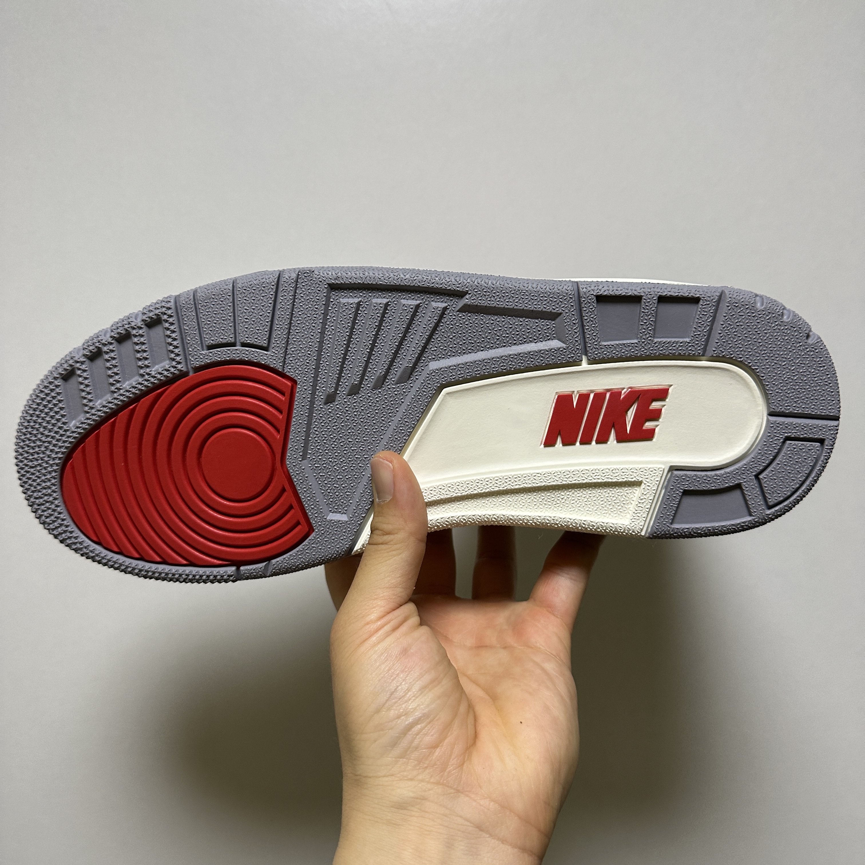 Jordan 3 Retro White Cement Reimagined 착용 스타일 - 5
