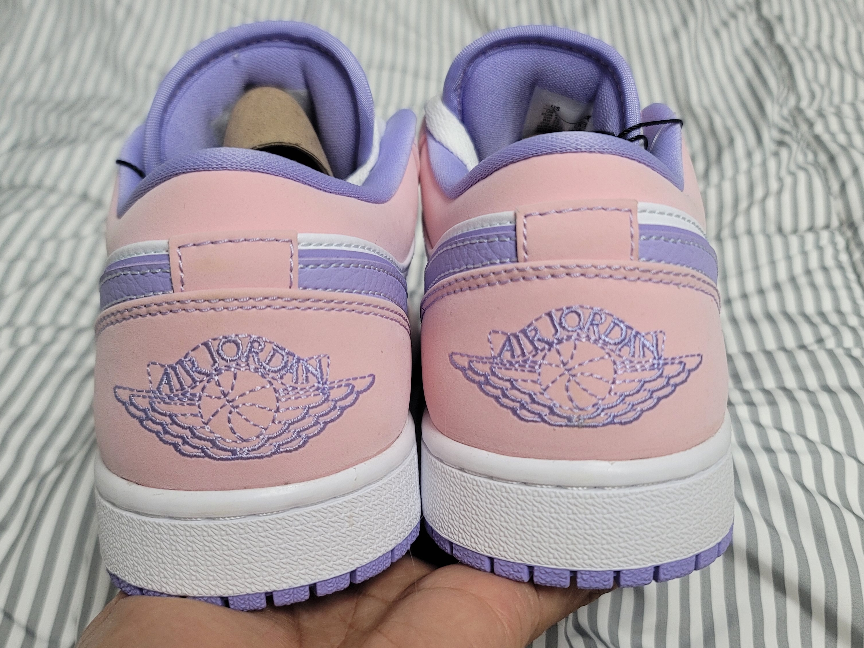 Jordan 1 Low SE Arctic Punch 착용 스타일 - 4