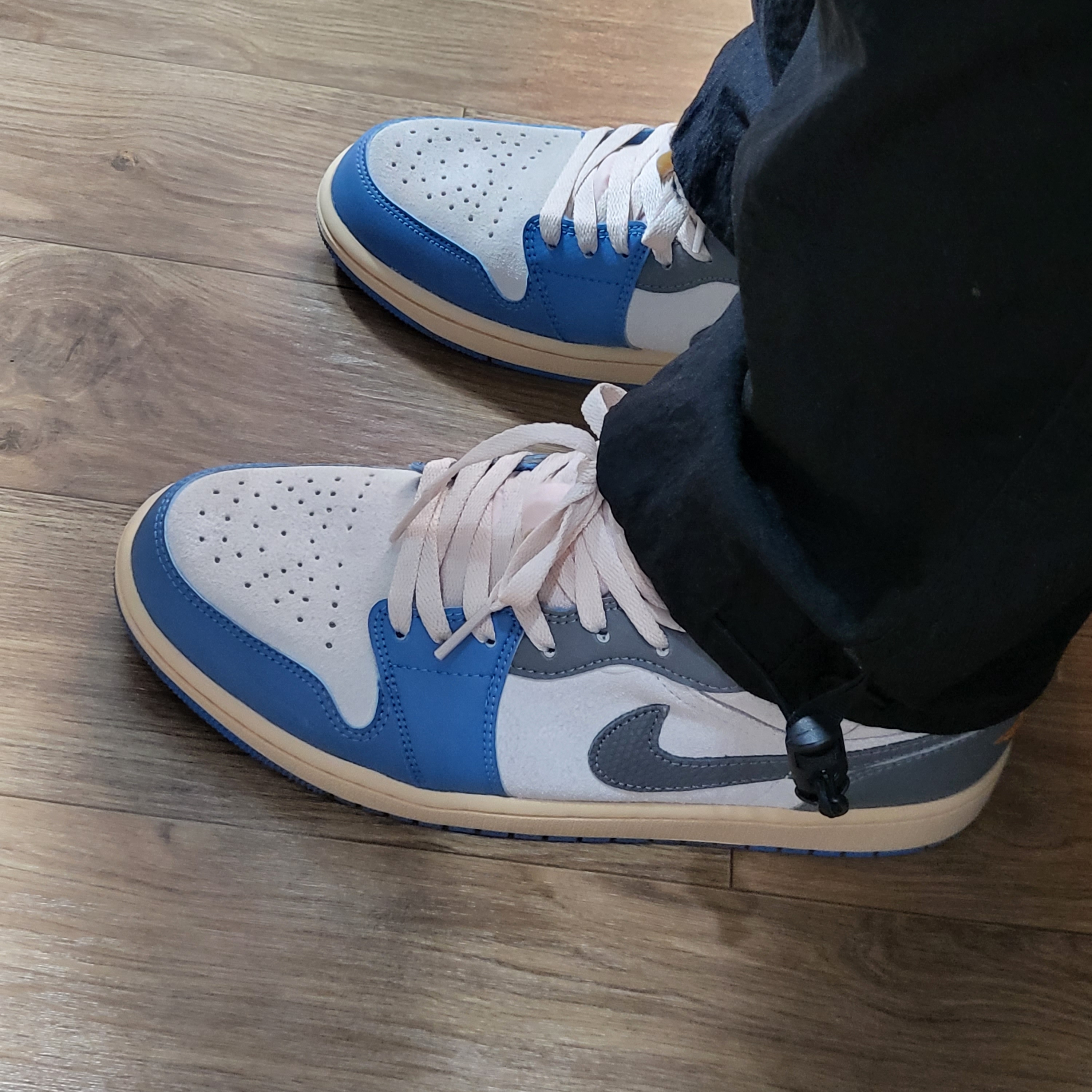 Jordan 1 Low SE Tokyo 96 착용 스타일 - 2