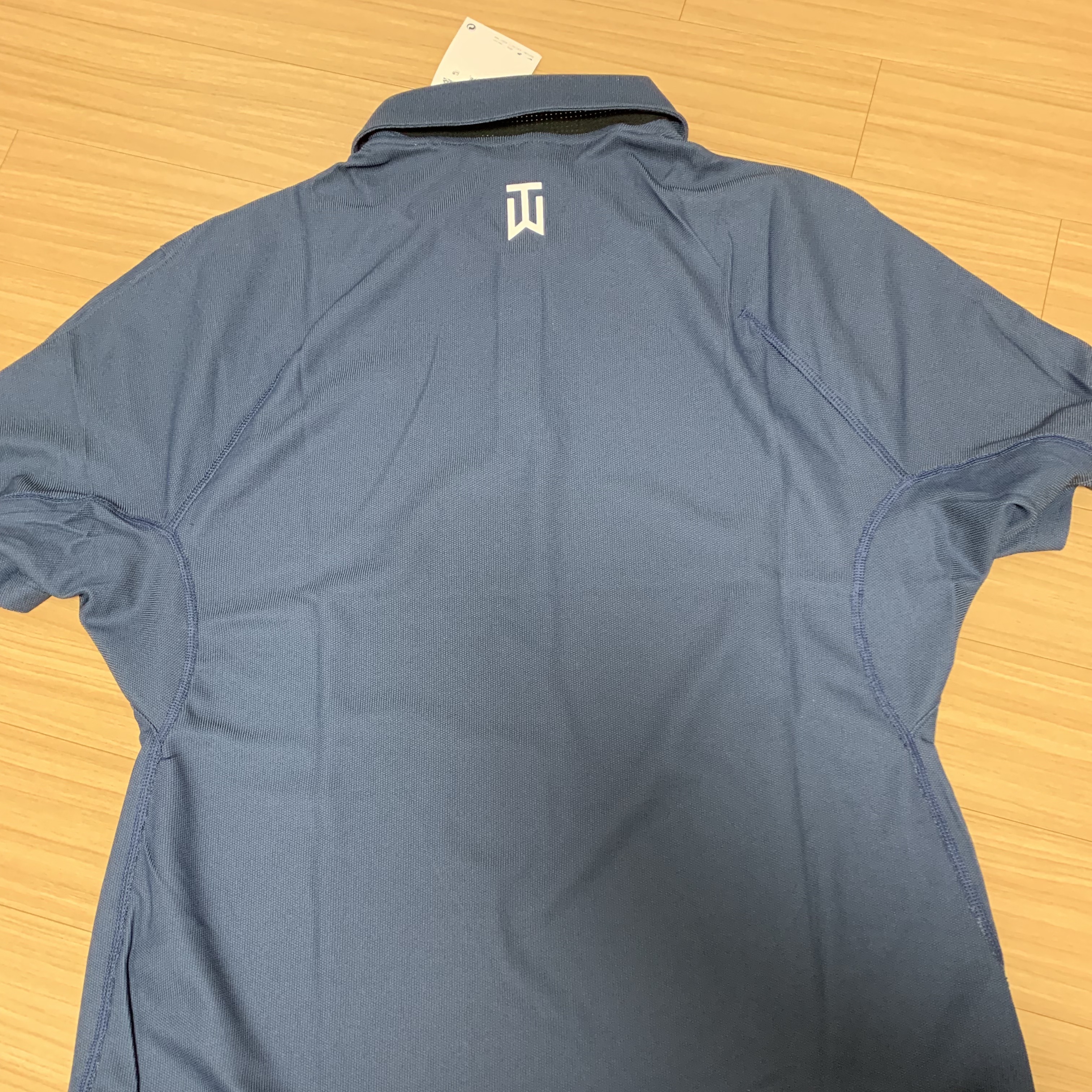 Malbon Golf x Nike Dri-Fit Tiger Woods Tech Polo Pique Midnight Navy 착용 스타일 - 2