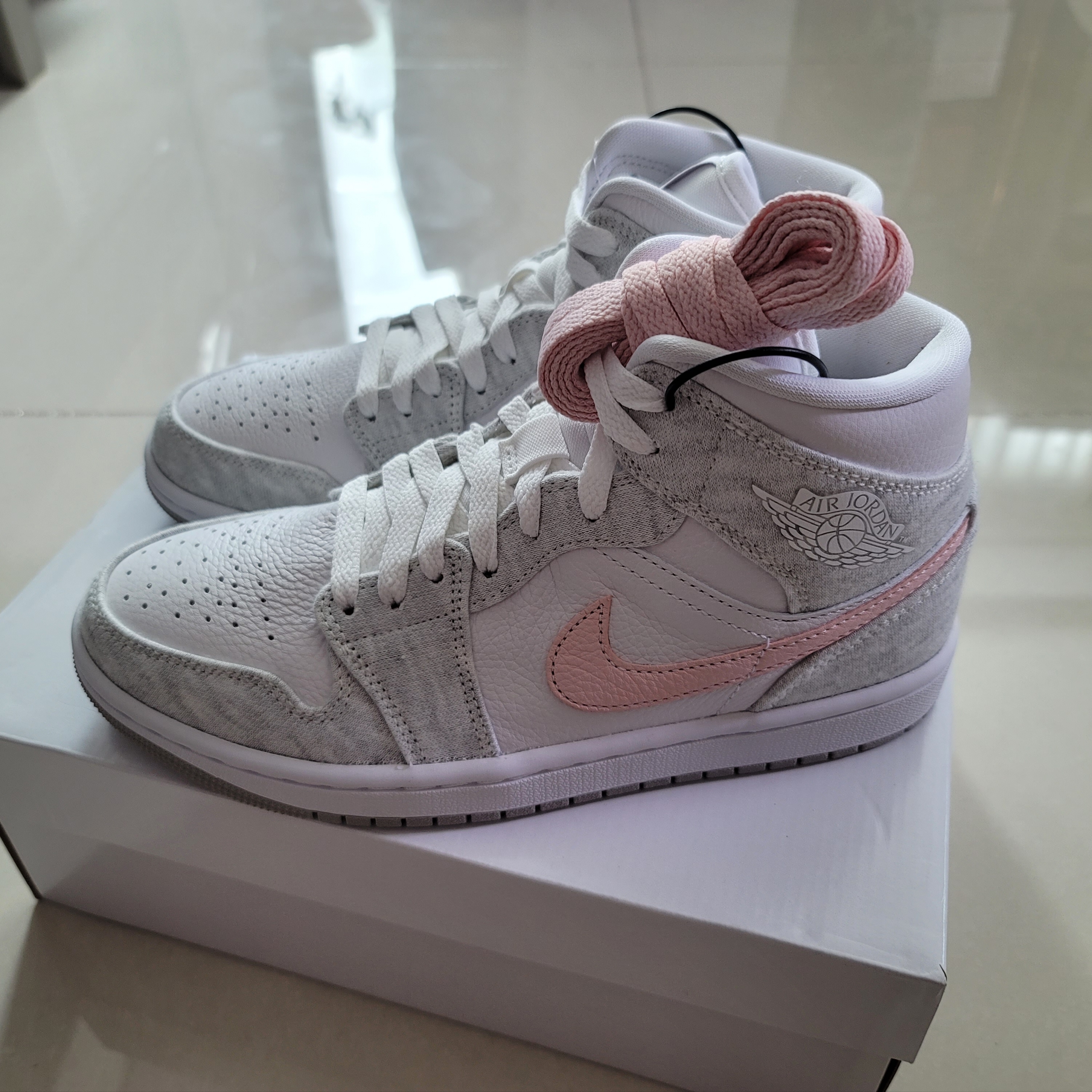 (W) Jordan 1 Mid SE Light Iron Ore 착용 스타일 - 2
