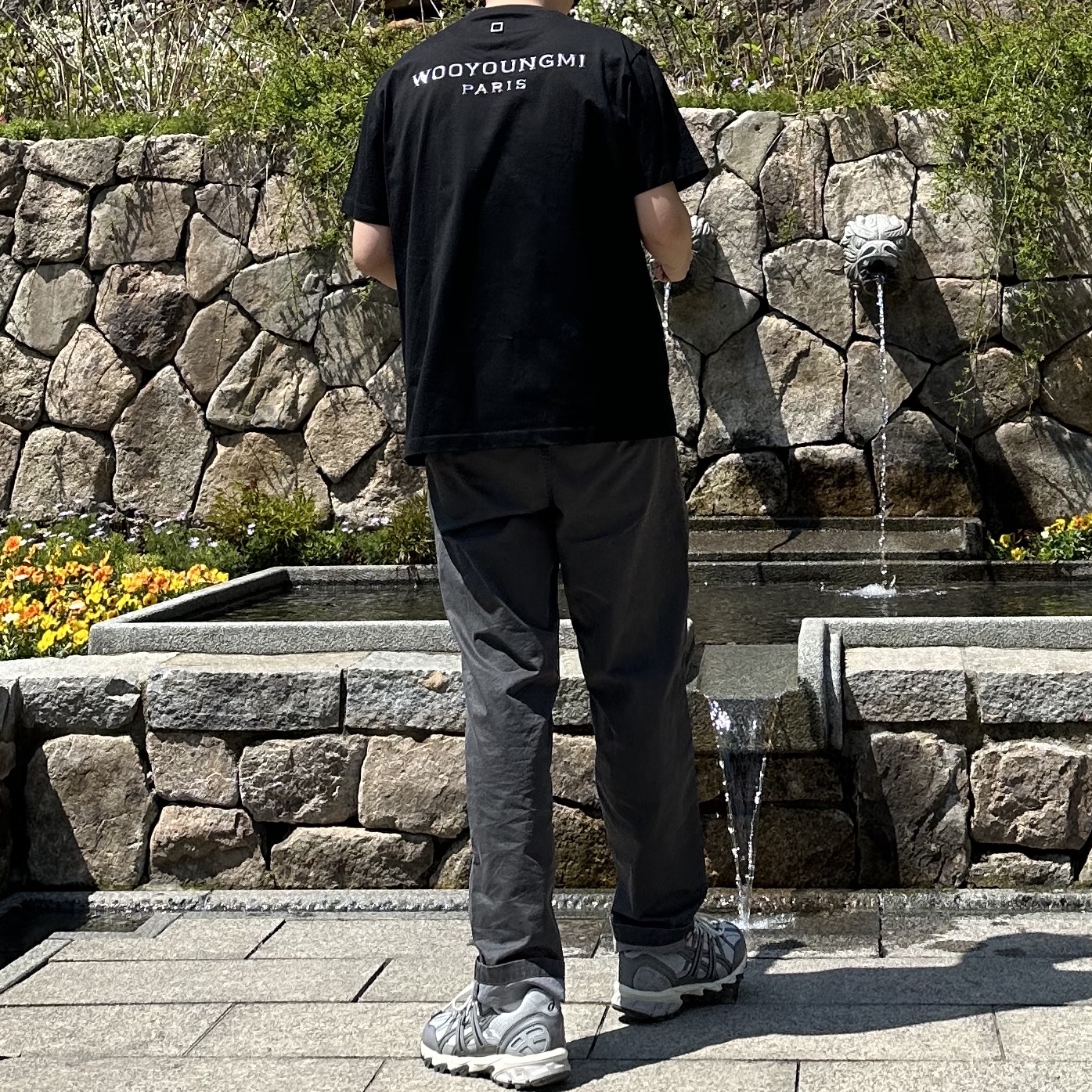 Wooyoungmi Silver Chrome Back Logo T-Shirt Black - 22FW, Asics Gel-Sonoma 15-50 Oyster Grey Clay Grey 착용 스타일 - 3
