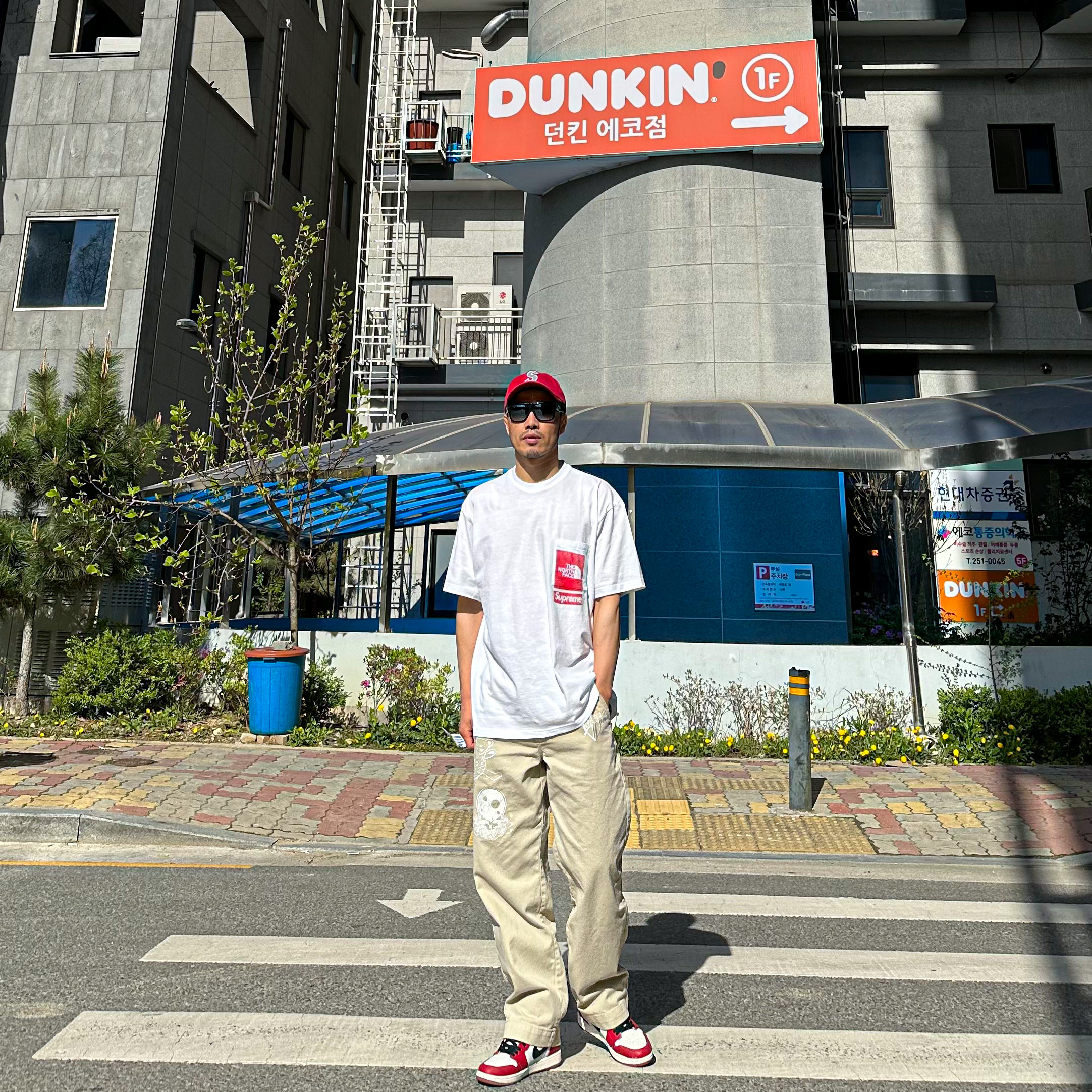 Supreme x The North Face Printed Pocket T-Shirt White - 23SS 착용 스타일