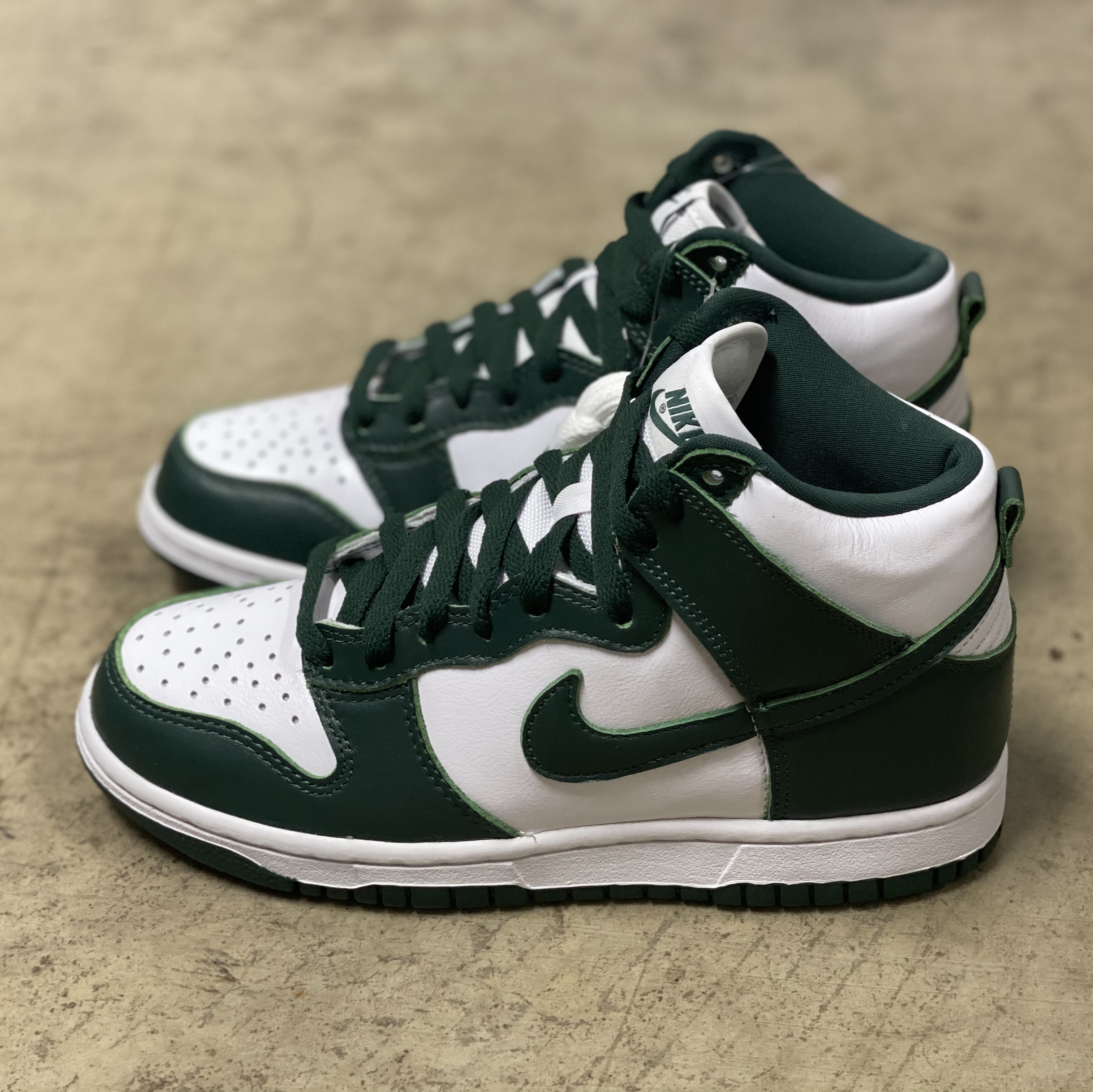 Nike Dunk High SP Spartan Green 착용 스타일 - 1