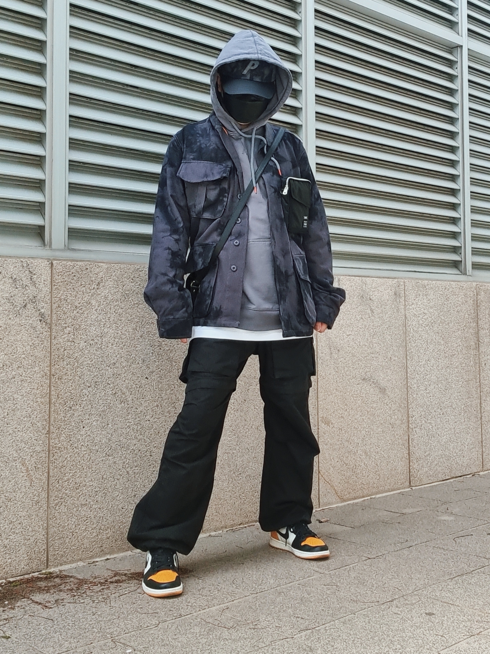 Palace x Porter P Cap Black, Palace x Porter Tri-Ferg Hoodie Gray 착용 스타일 - 5