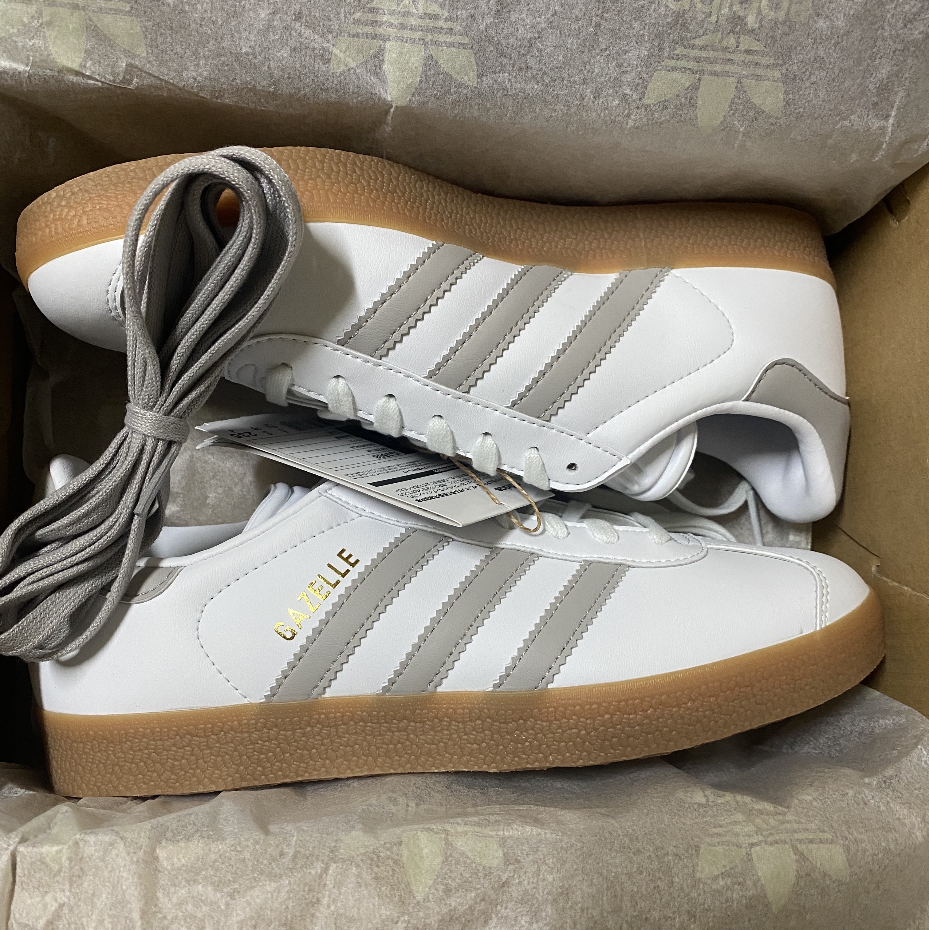 Adidas Gazelle White Grey 착용 스타일
