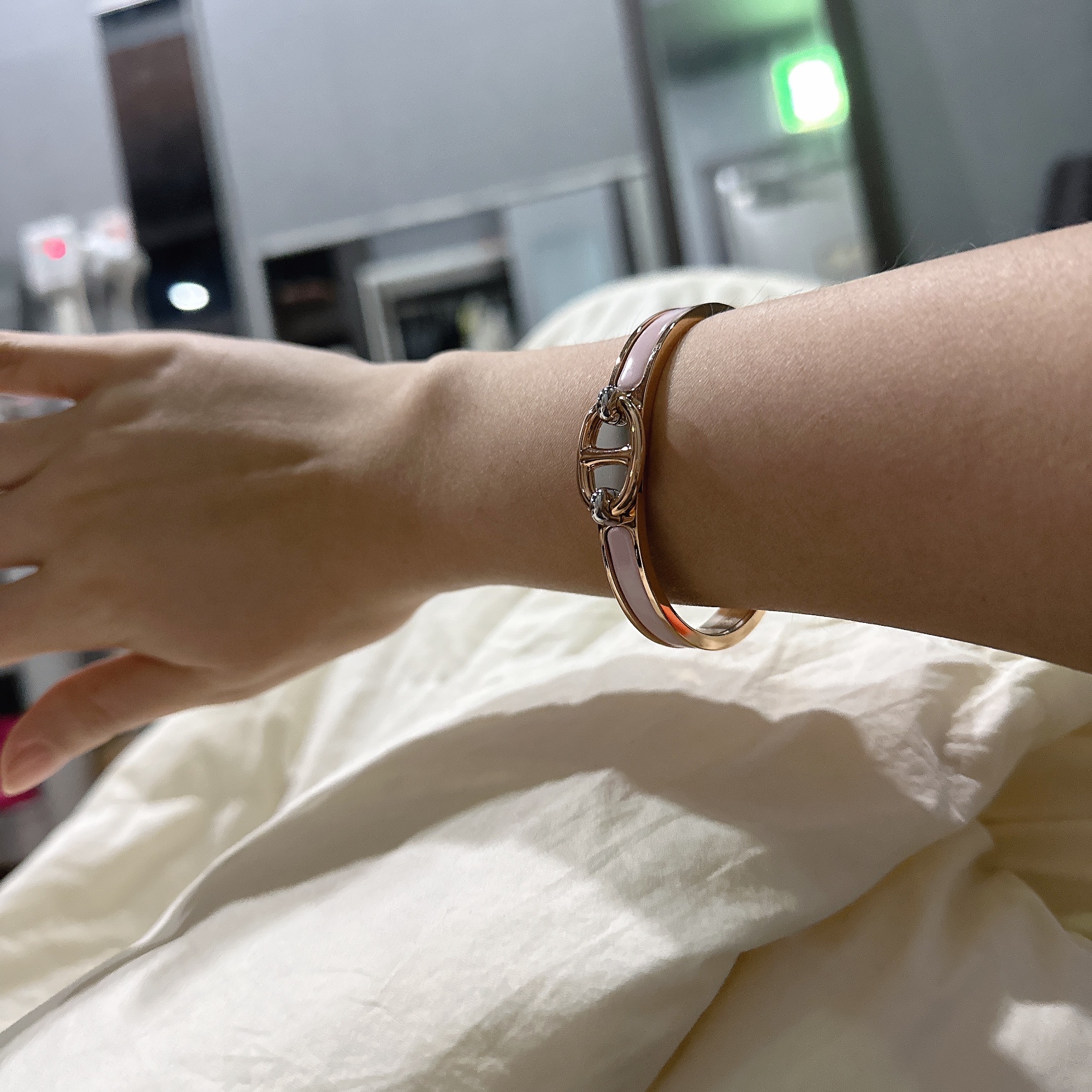 (W) Hermes Mini Clic Chaine D'Ancre Bracelet Rose Gold & Rose Candeur 착용 스타일