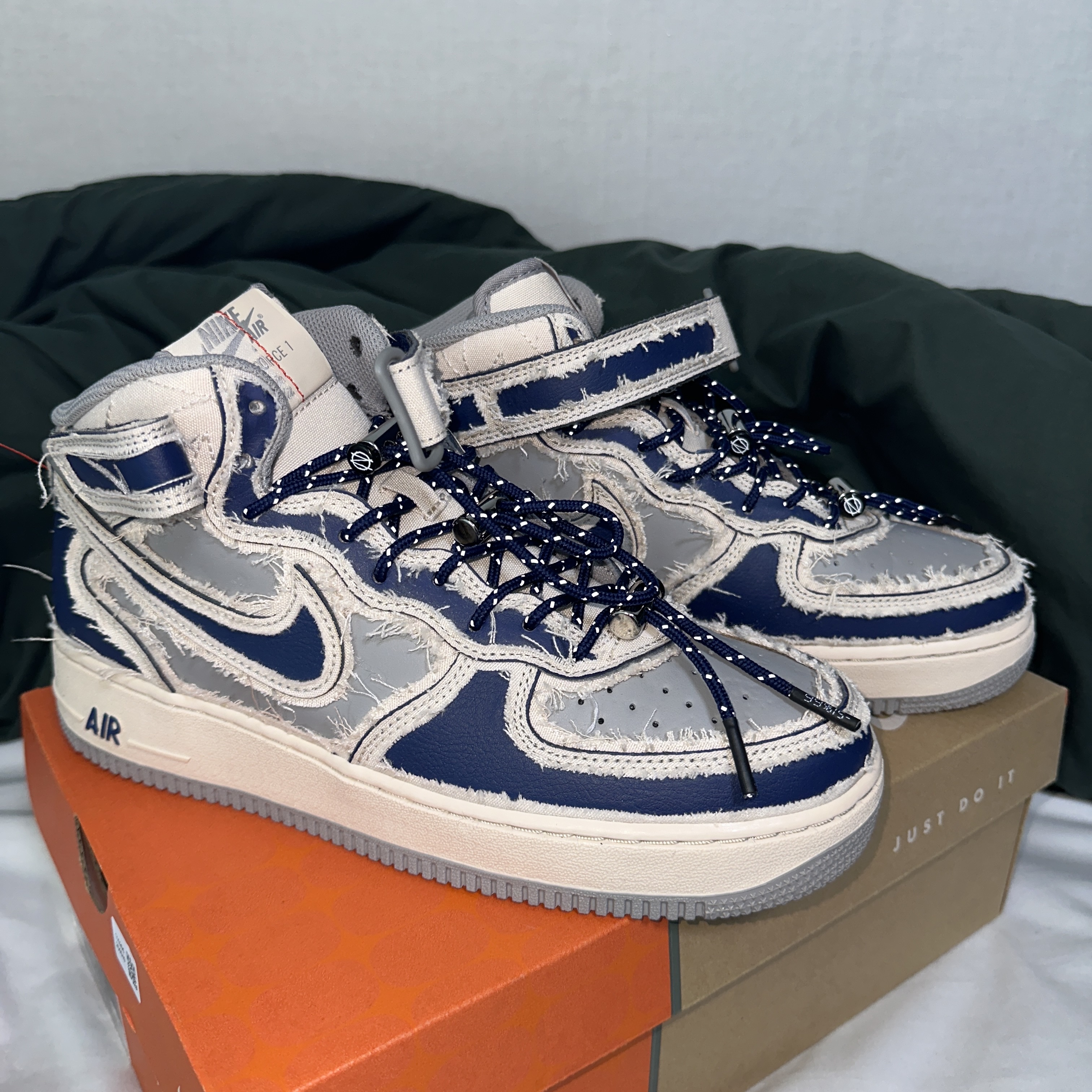 Nike Air Force 1 Mid '07 Pearl White 착용 스타일 - 1