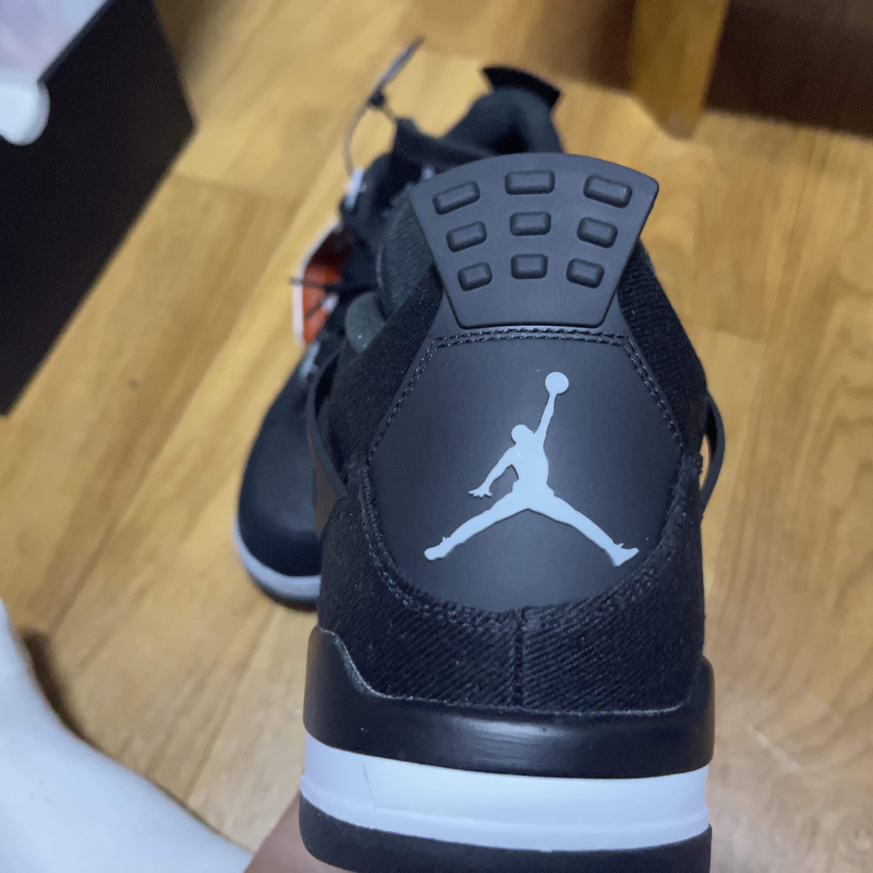 Jordan 4 Retro SE Black and Light Steel 착용 스타일 - 3